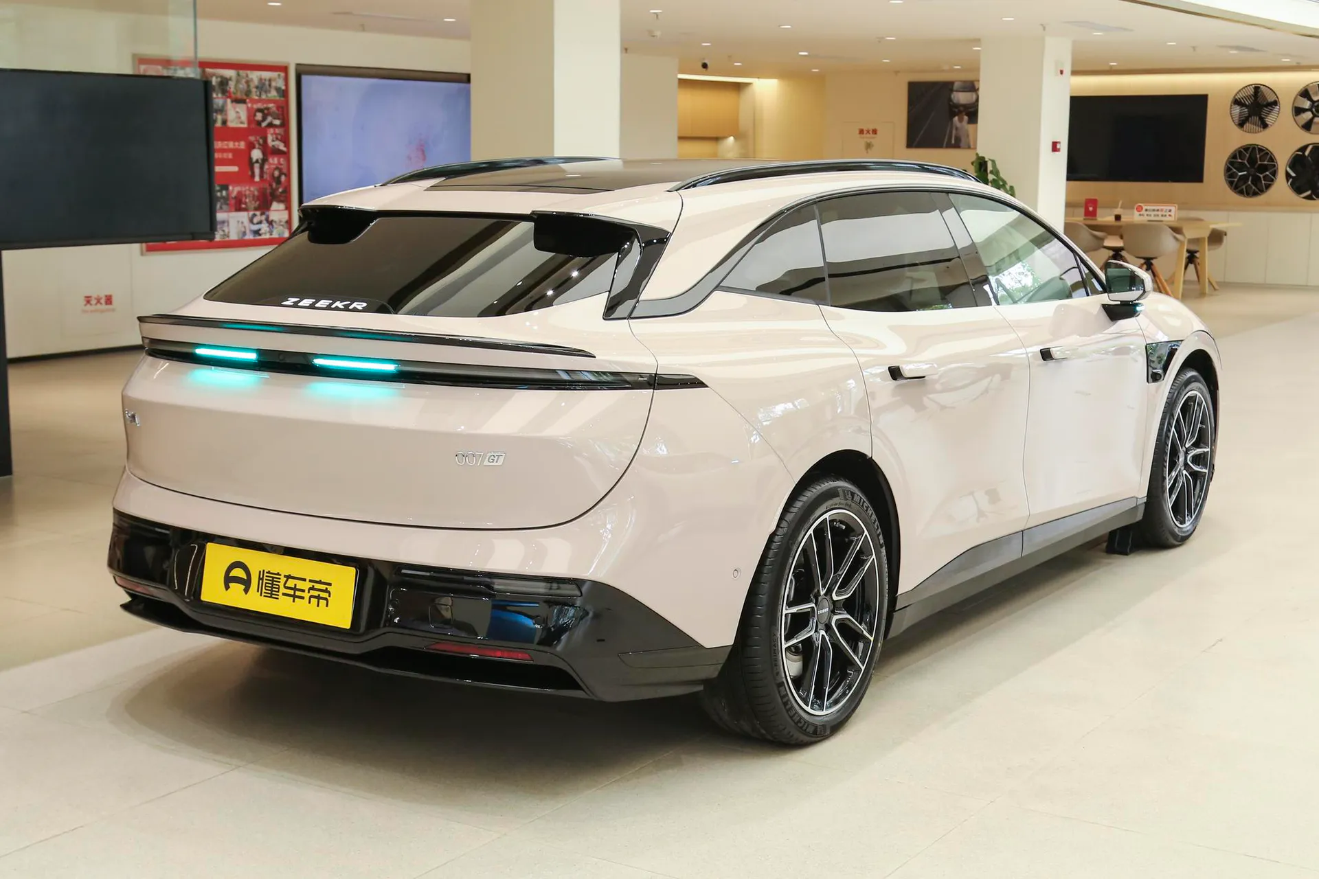  007 GT RWD Max 75kWh