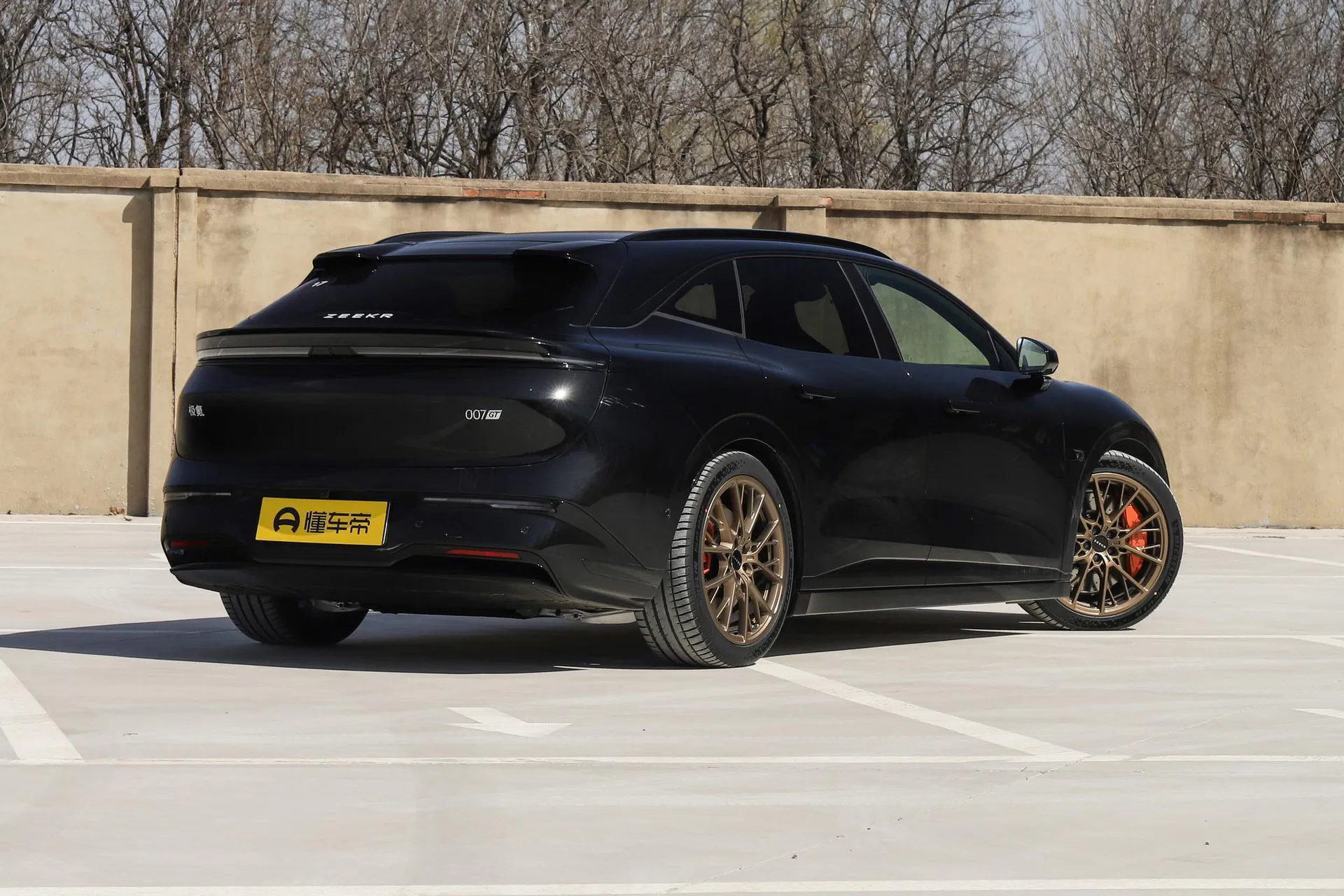  007 GT AWD Max 75kWh