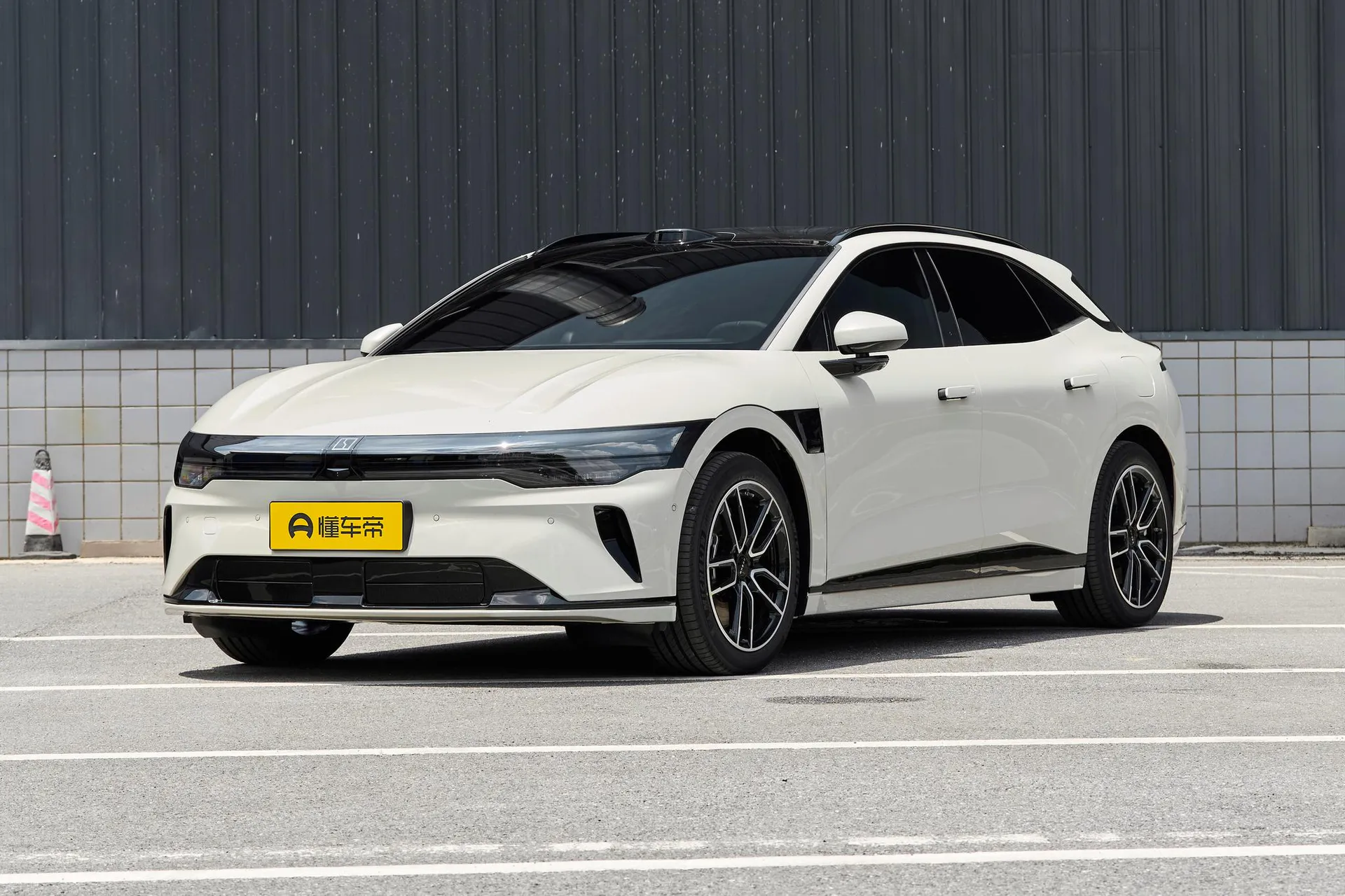  007 GT AWD Max 75kWh