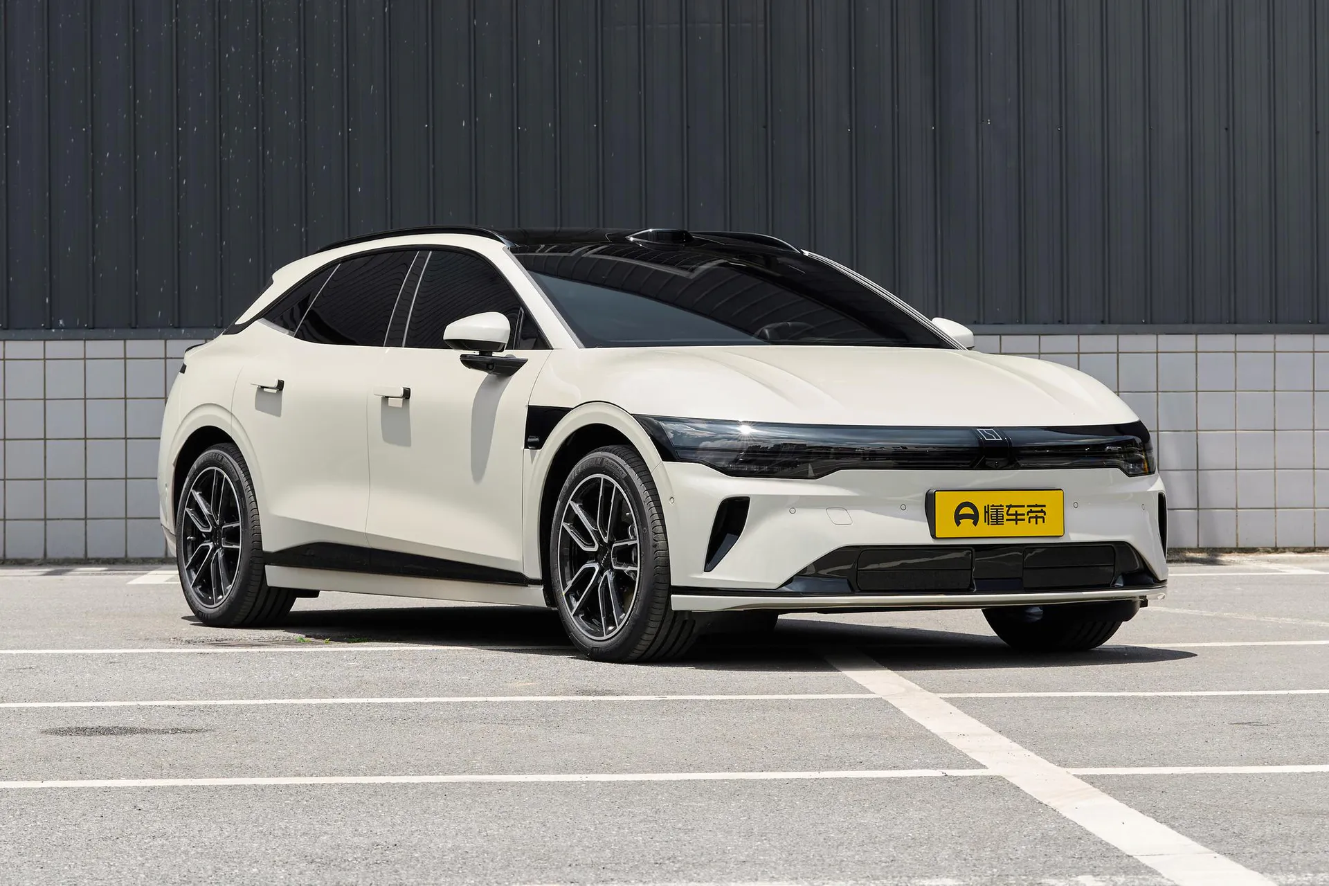  007 GT AWD Max 75kWh