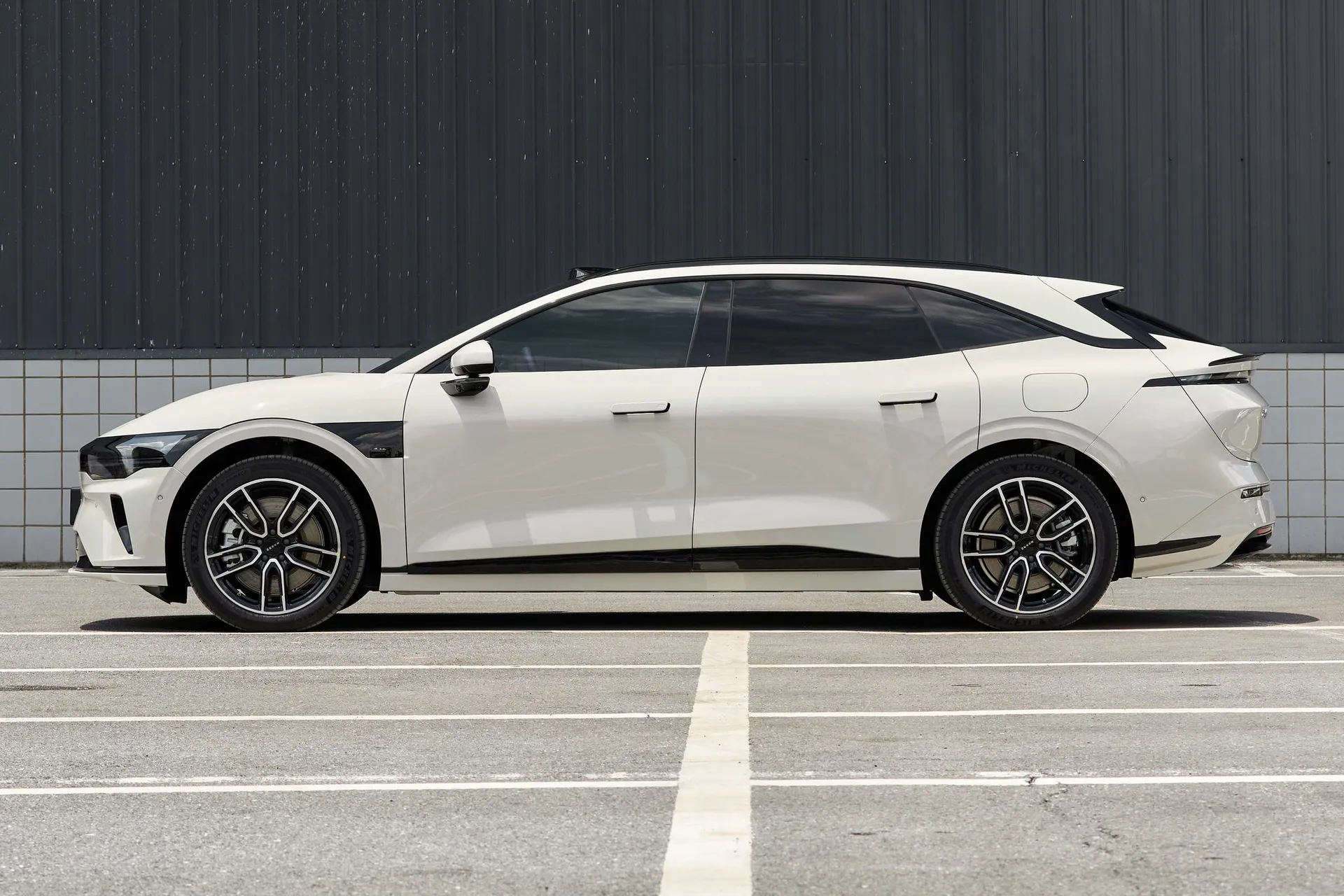  007 GT AWD Max 75kWh