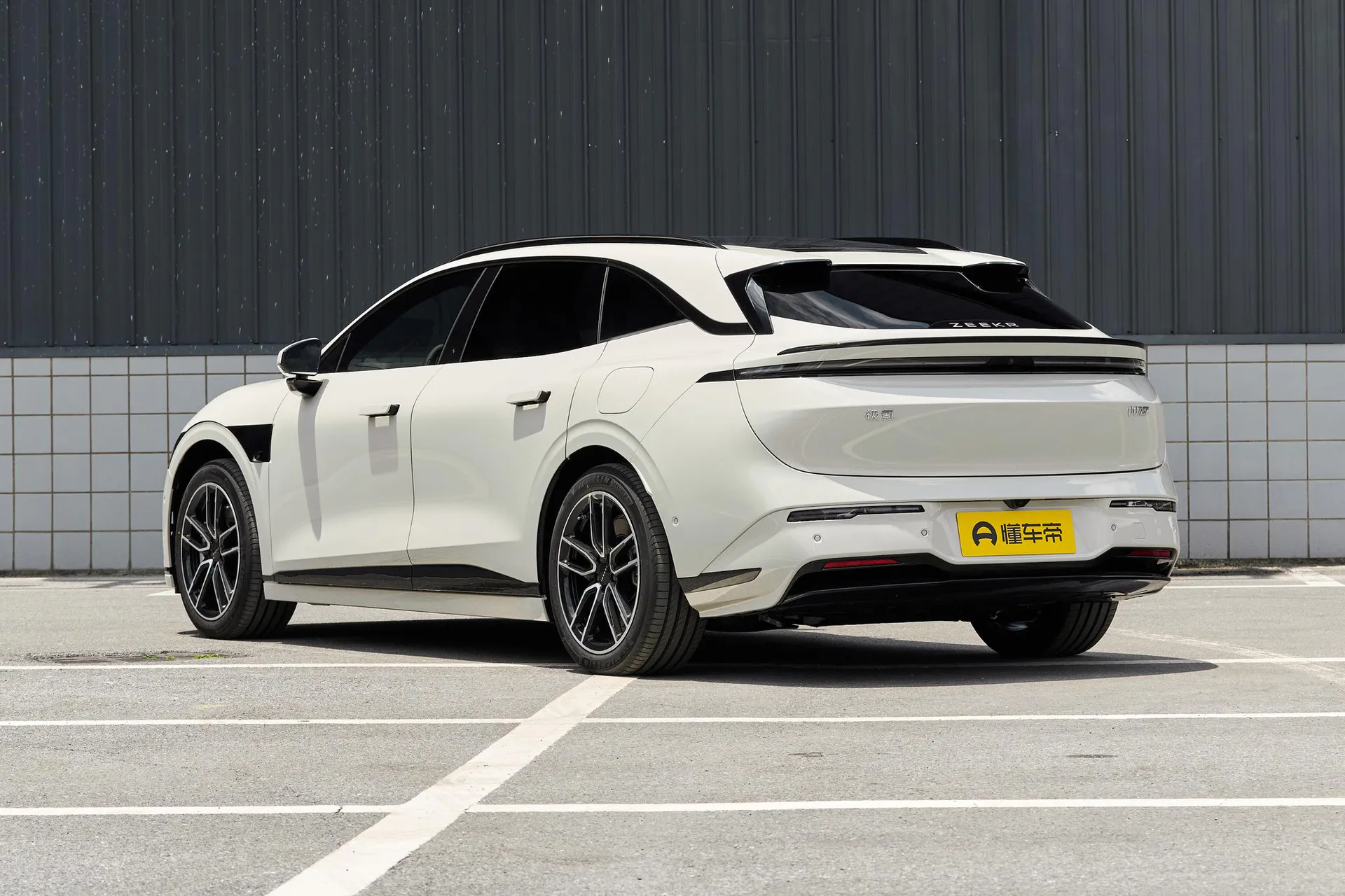  007 GT AWD Max 75kWh