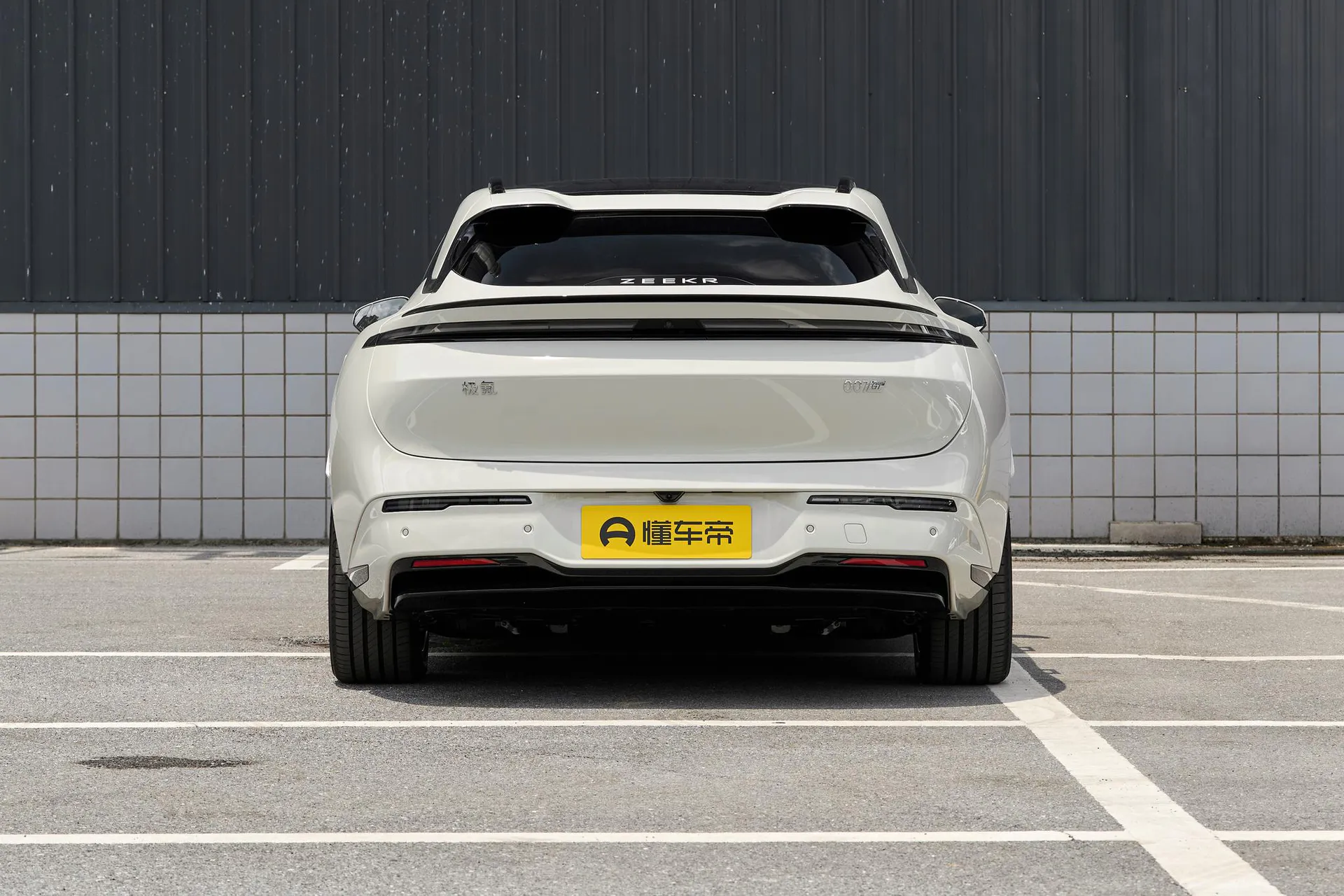  007 GT AWD Max 75kWh