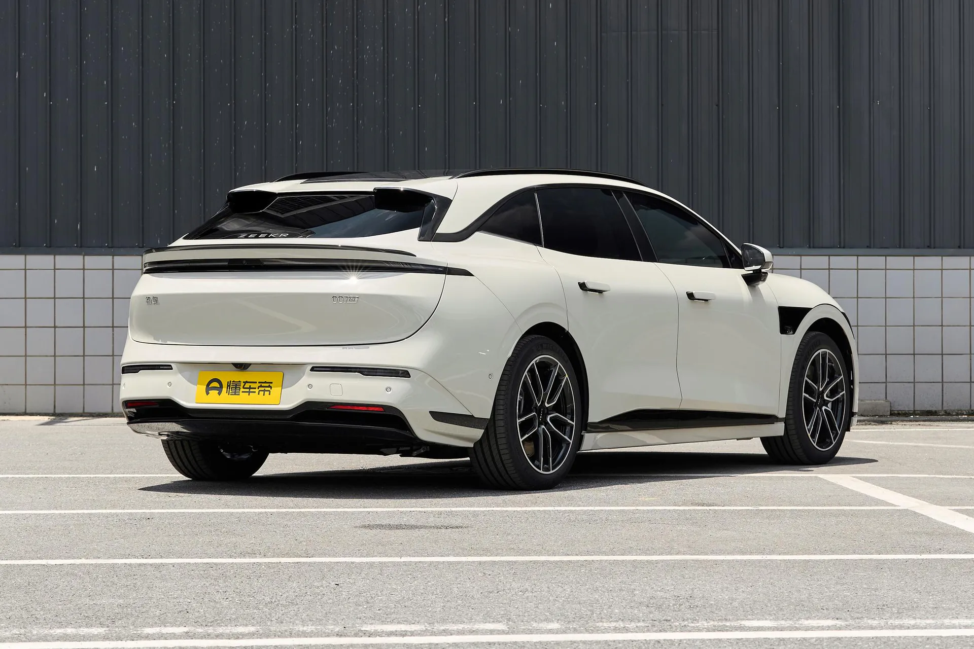  007 GT AWD Max 75kWh