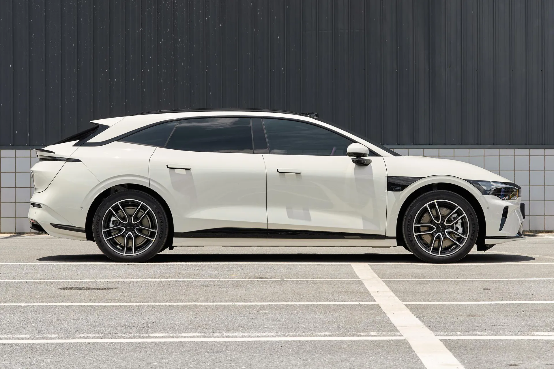  007 GT AWD Max 75kWh