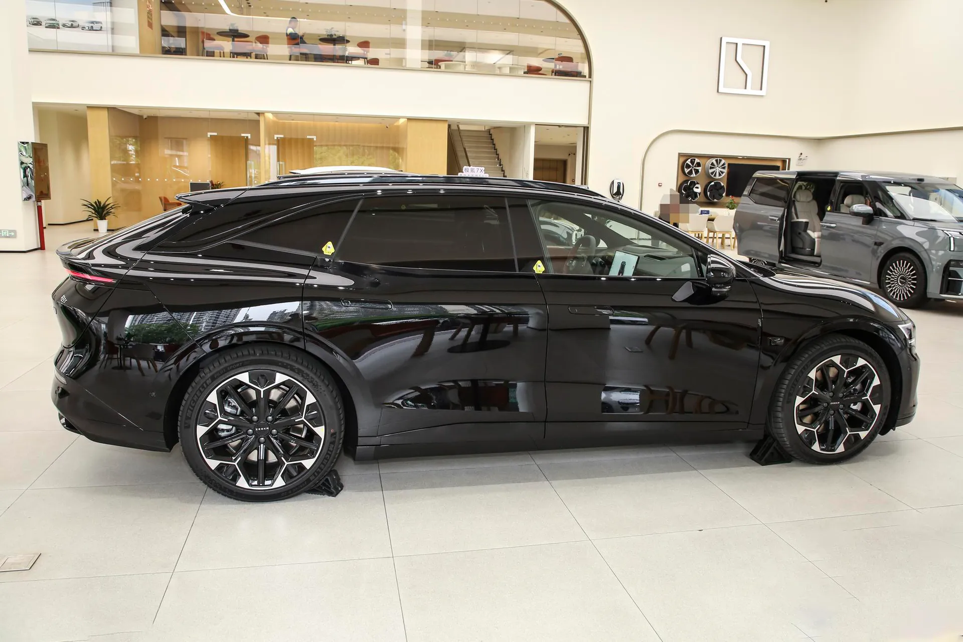  007 GT RWD Smart Driving 75kWh