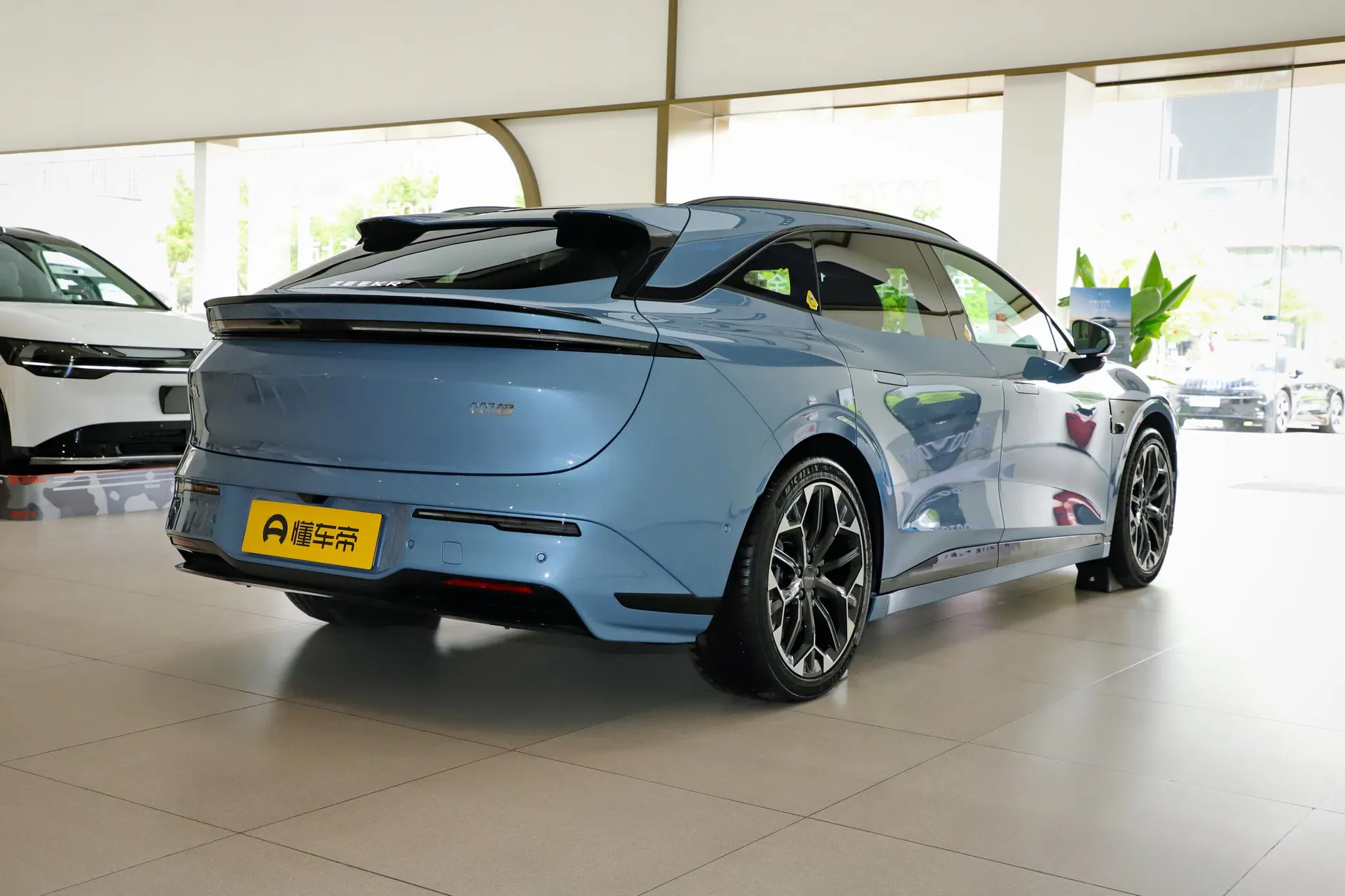  007 GT RWD Smart Driving 75kWh