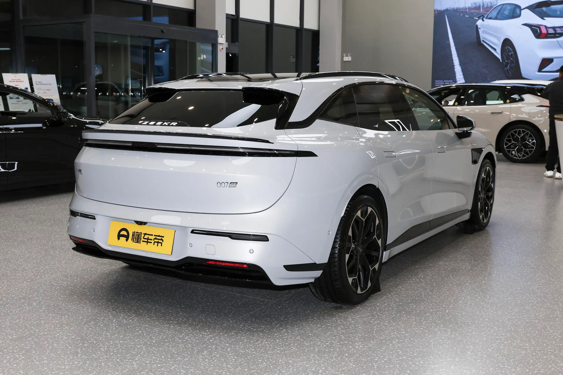  007 GT RWD Smart Driving 75kWh