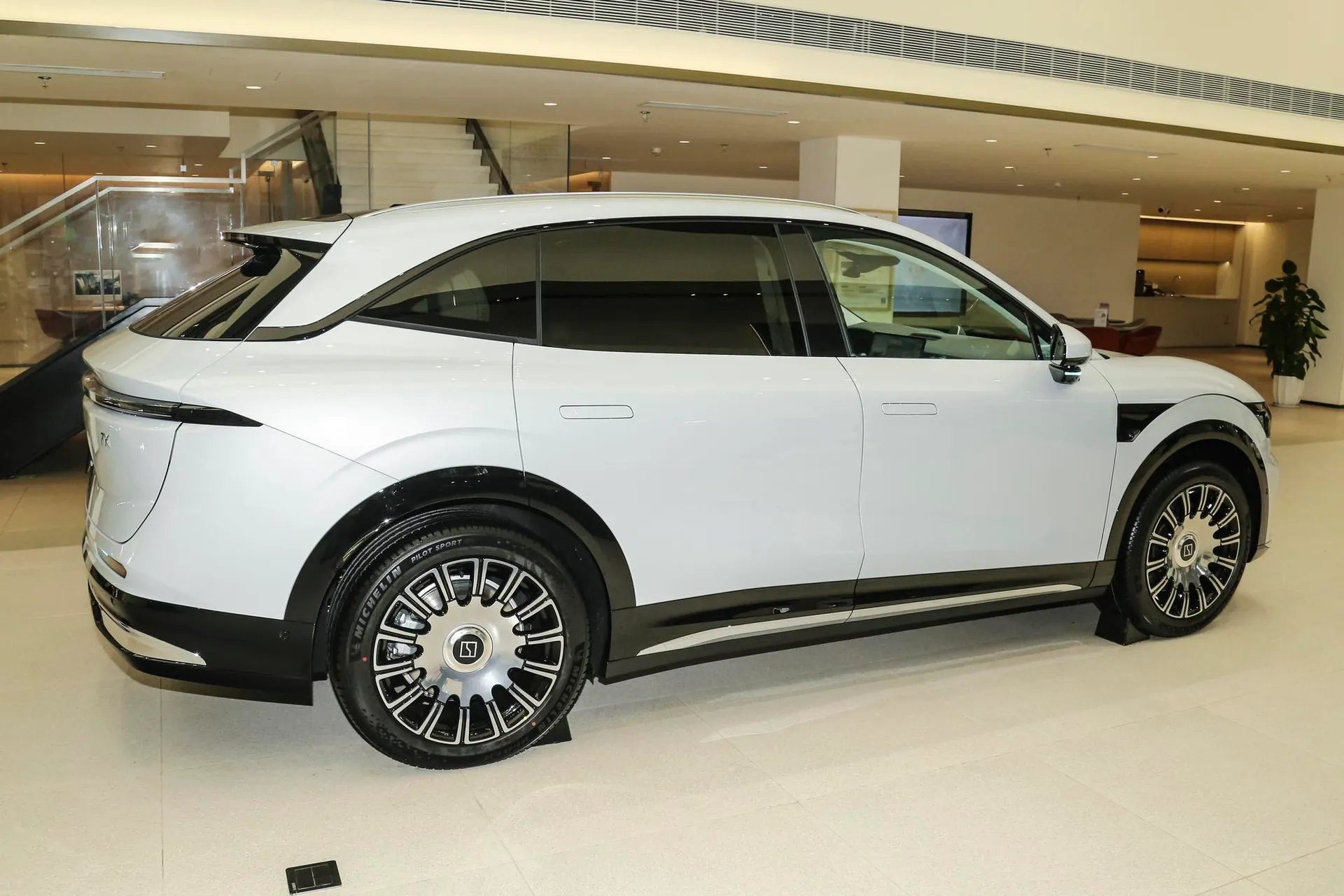  7X 75kWh RWD Max