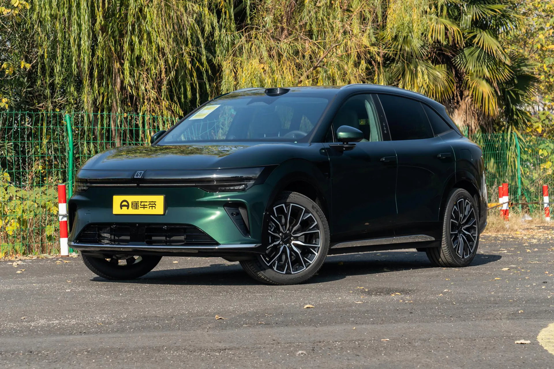  7X 103kWh RWD Max