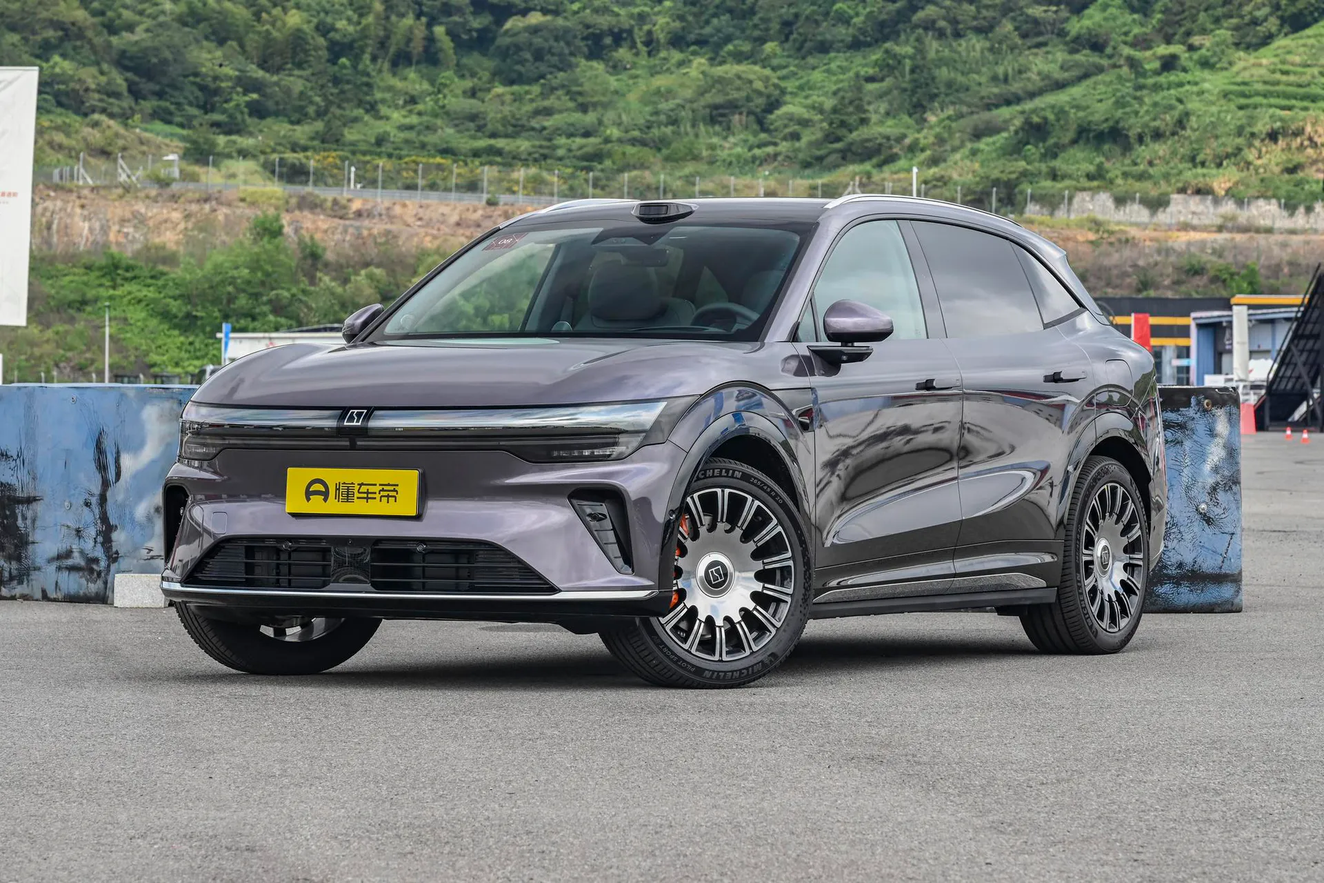  7X 103kWh RWD Max