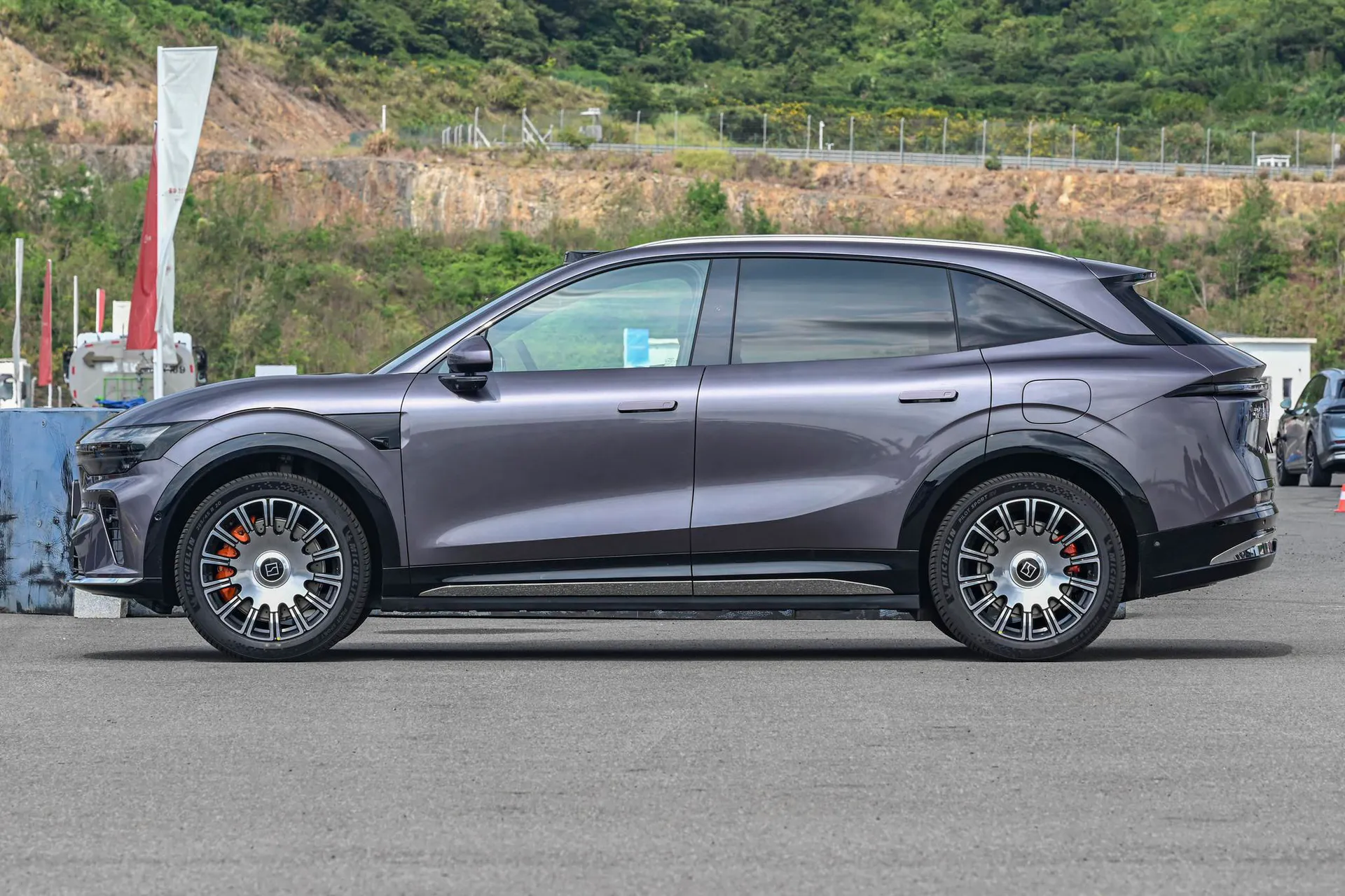  7X 103kWh RWD Max