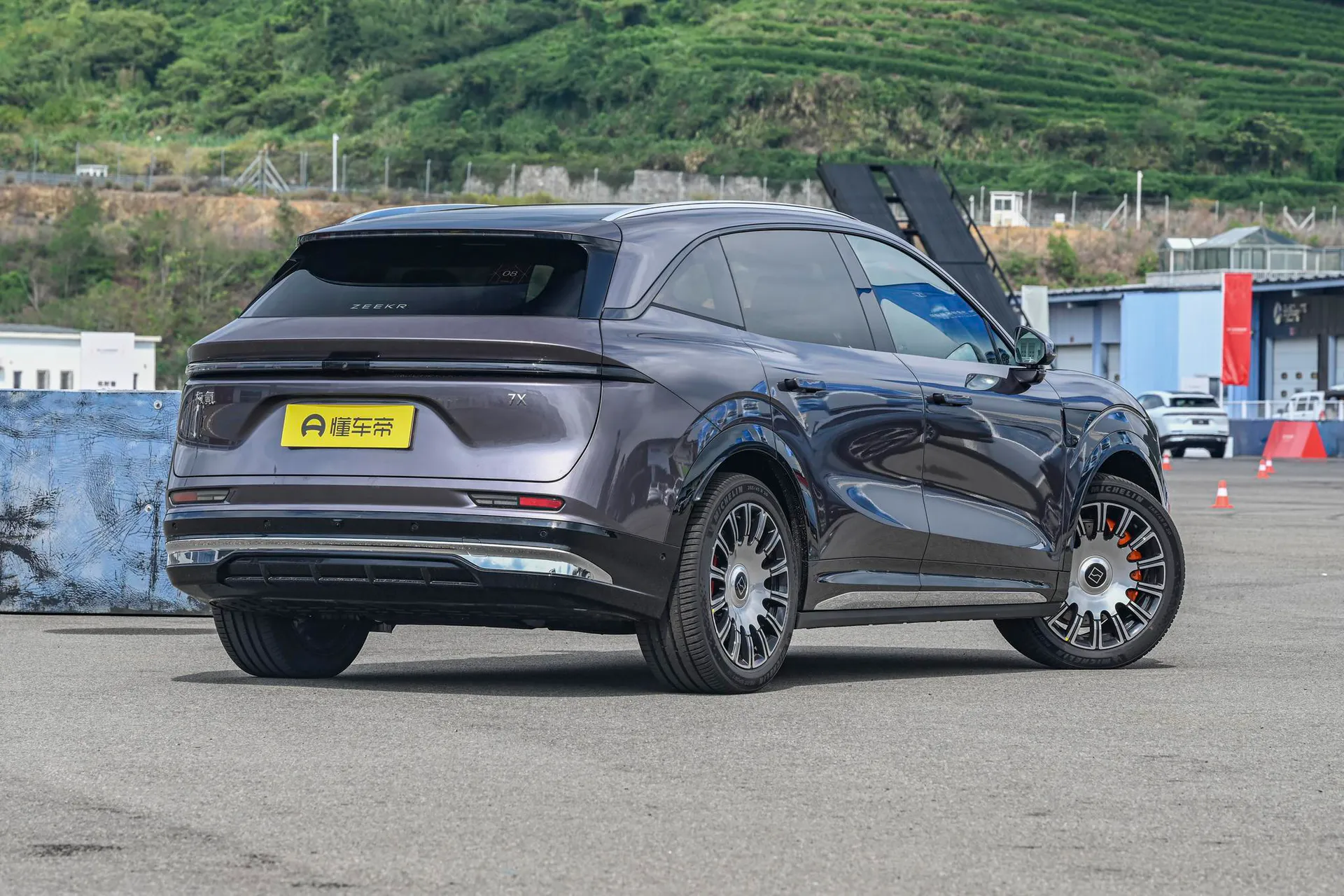  7X 103kWh RWD Max
