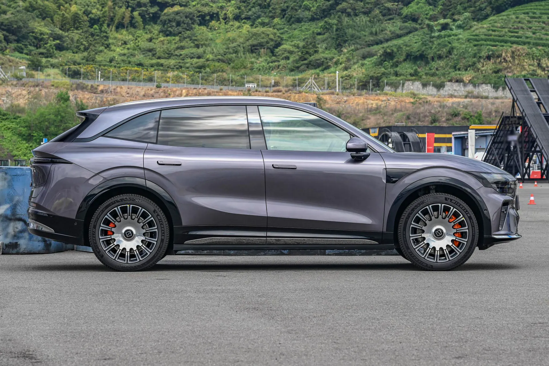  7X 103kWh RWD Max
