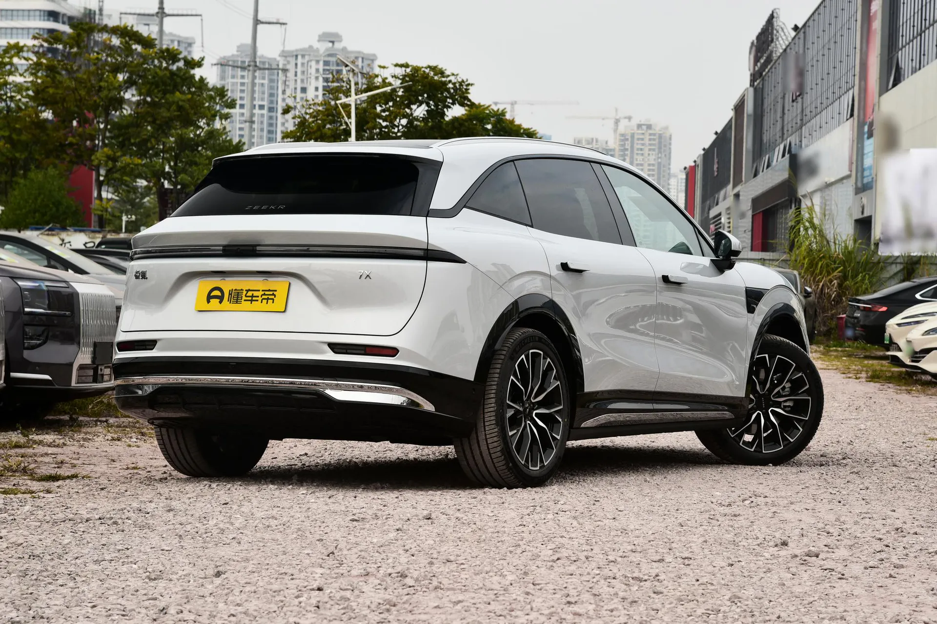  7X 103kWh RWD Max