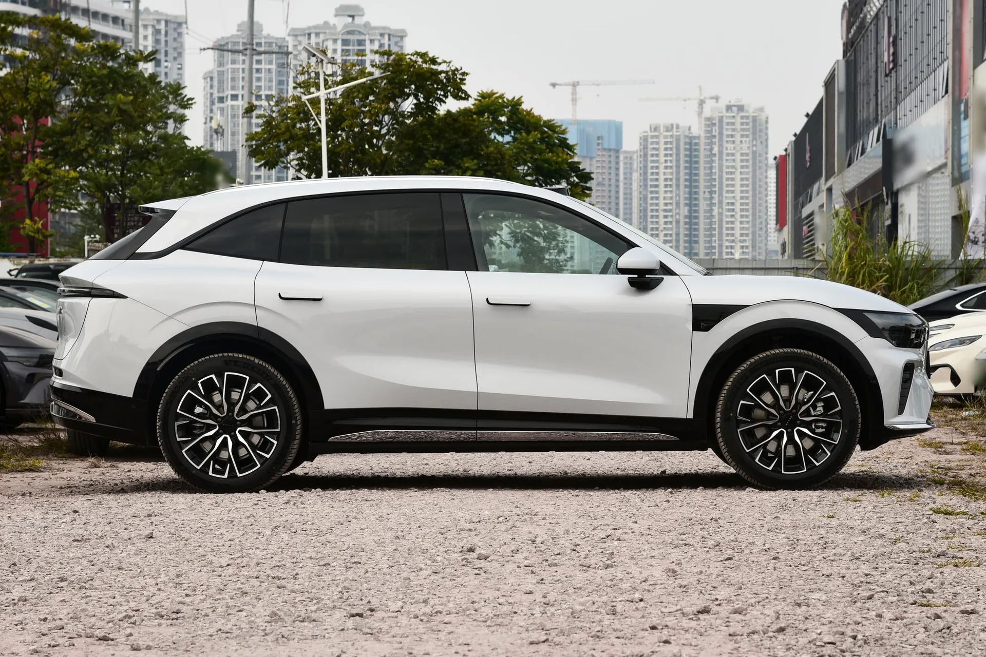  7X 103kWh RWD Max