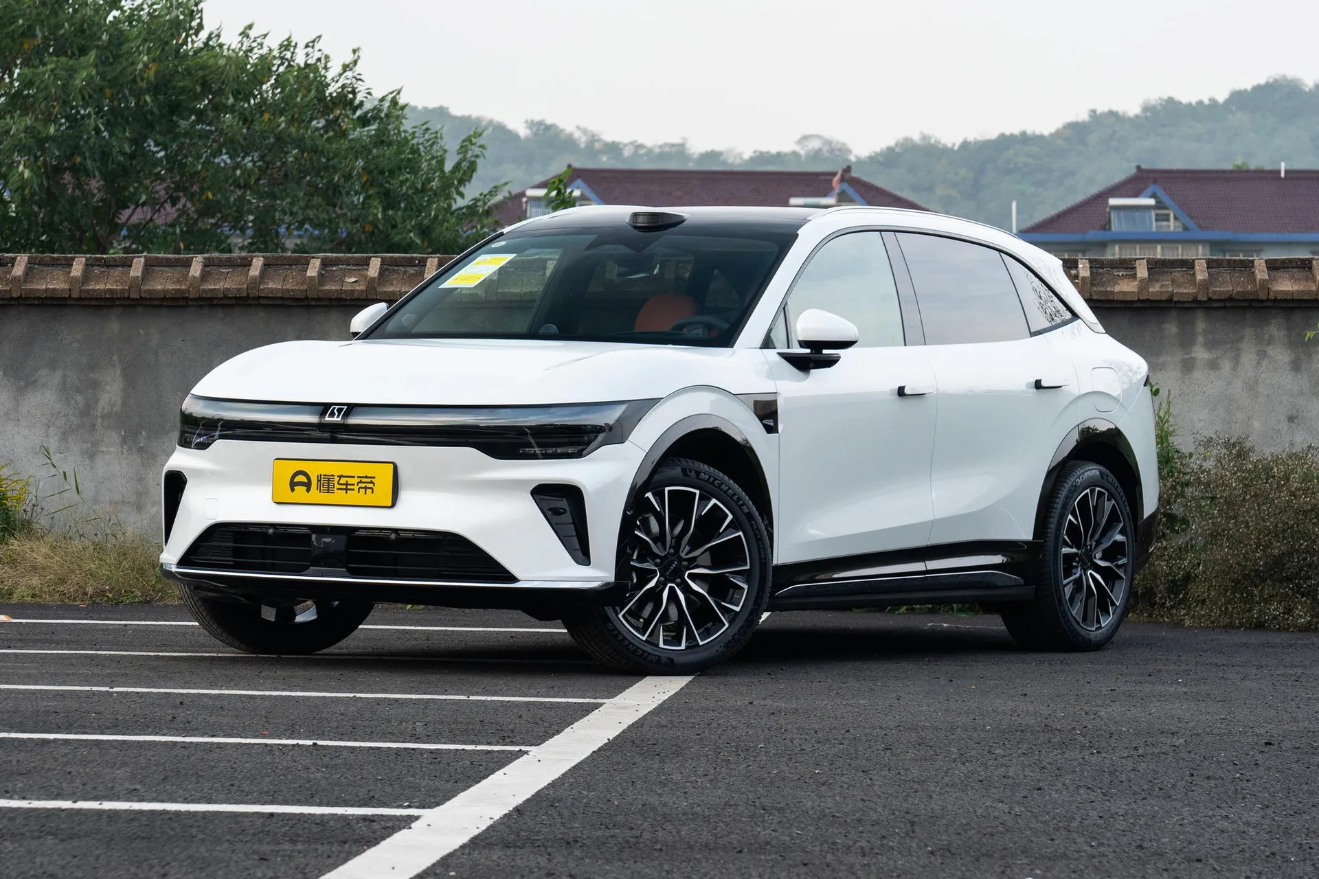  7X 103kWh RWD Max