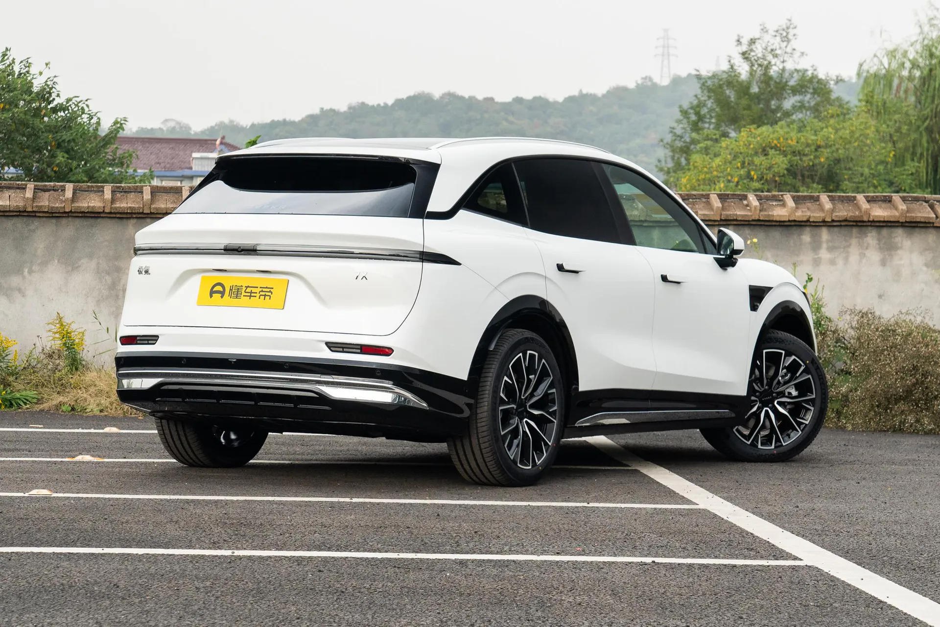  7X 103kWh RWD Max