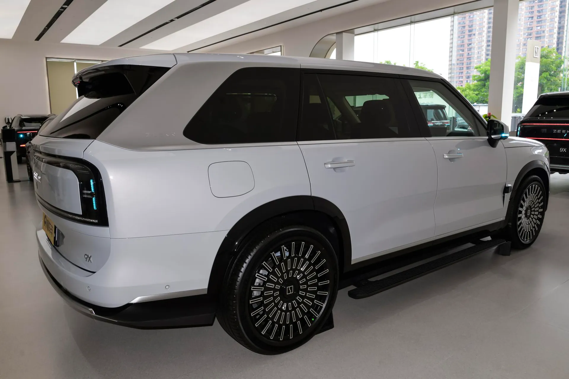  9X Max 55kWh 6-Seater