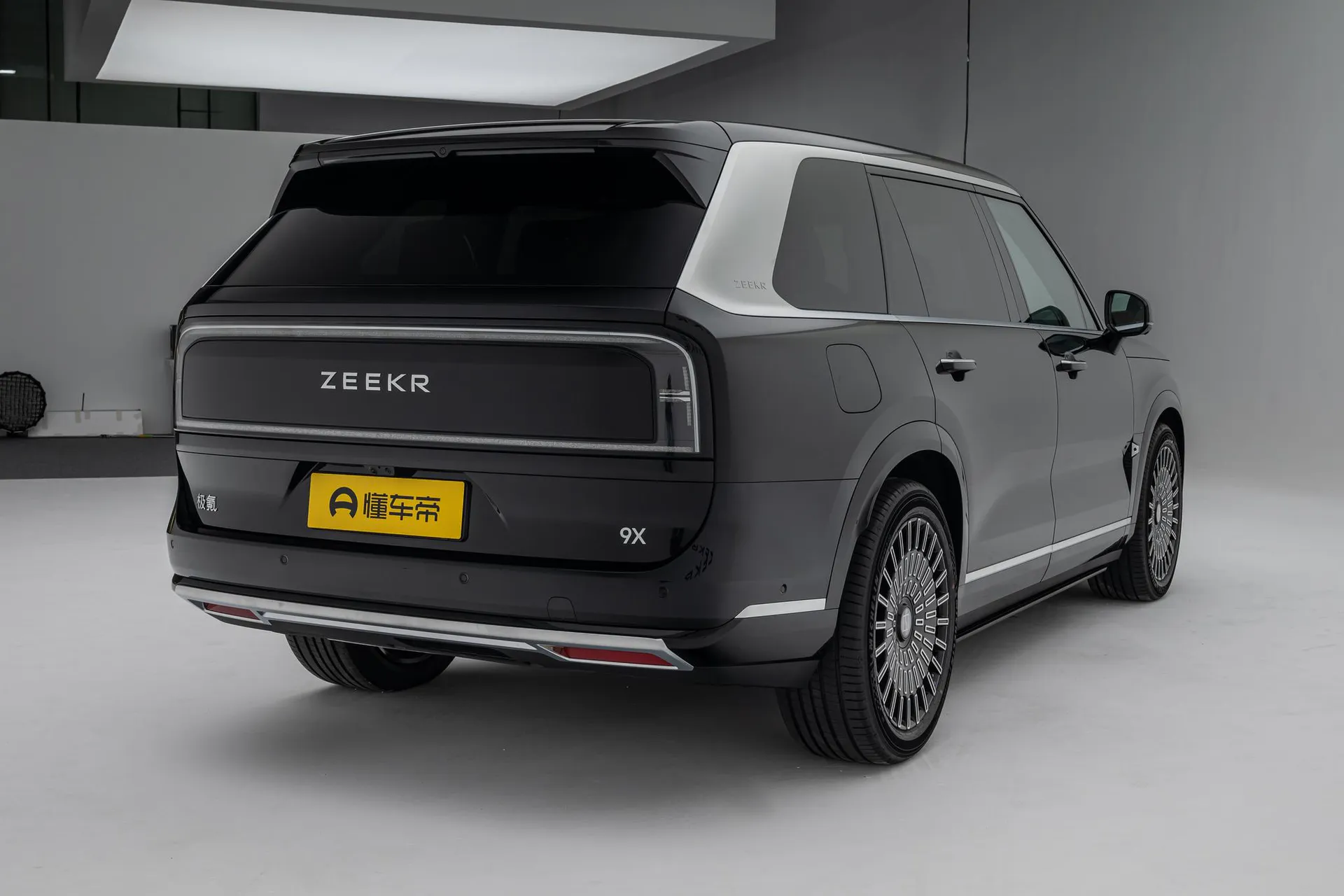  9X Ultra 55kWh 6-Seater