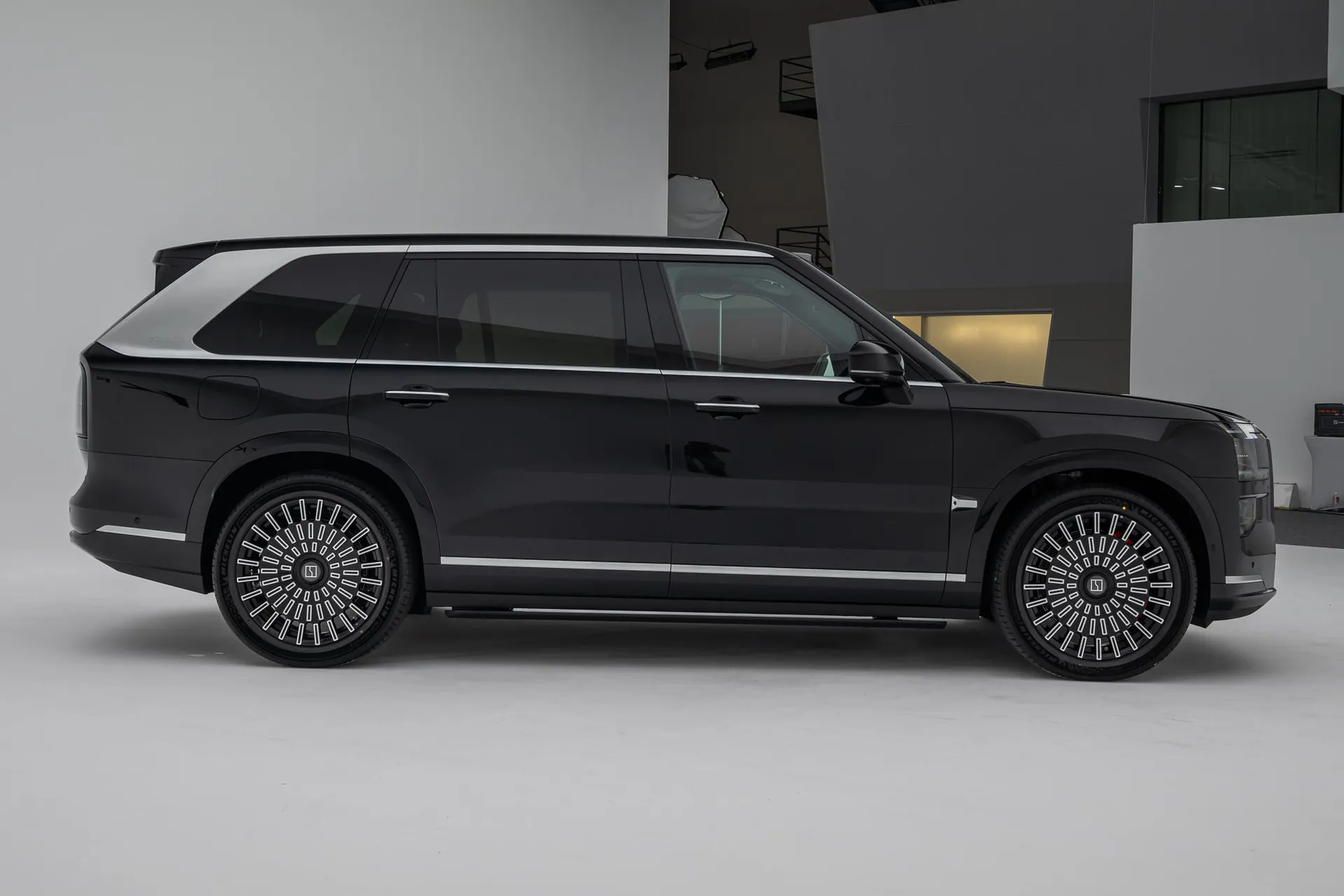 9X Ultra 55kWh 6-Seater