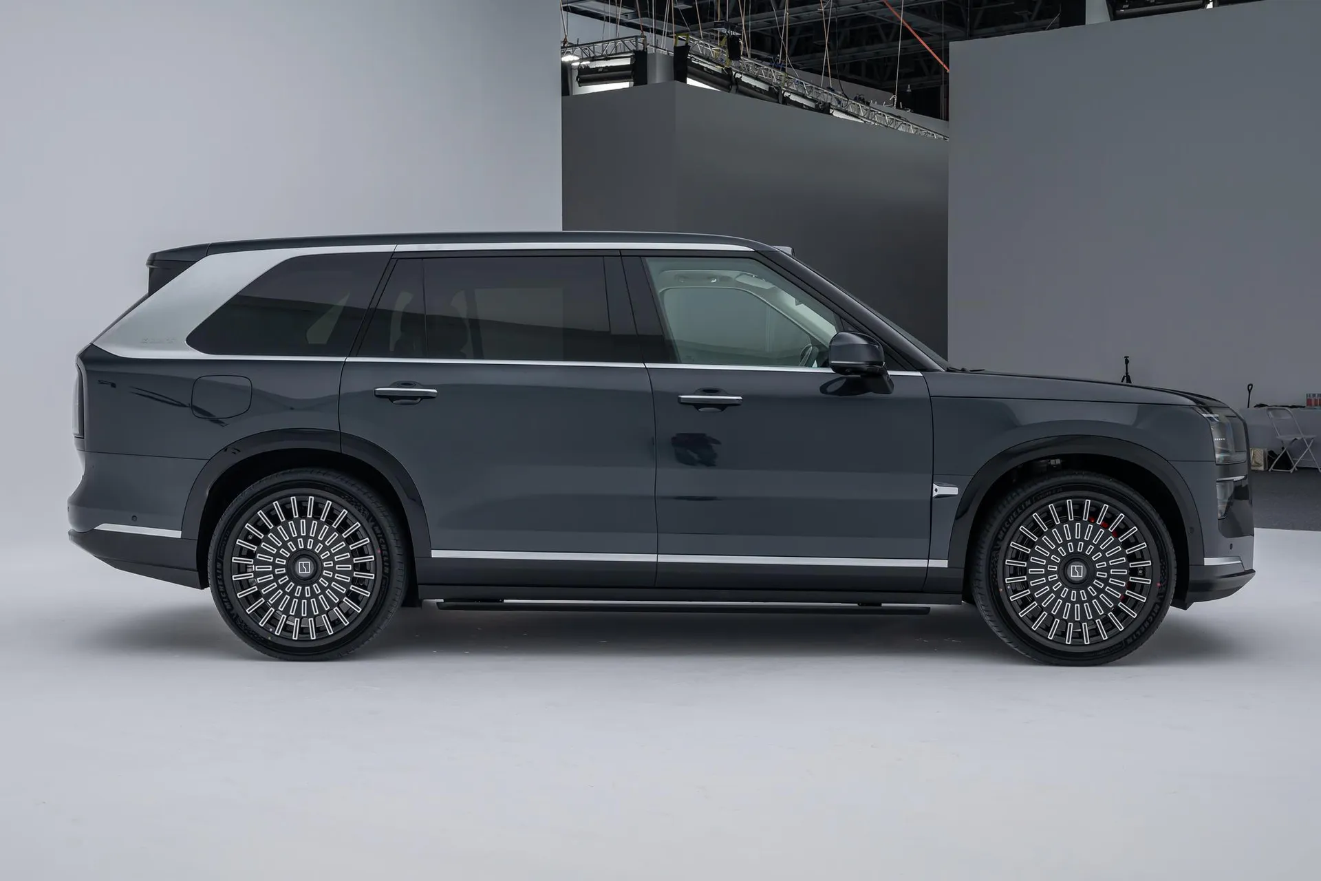  9X Ultra 55kWh 6-Seater
