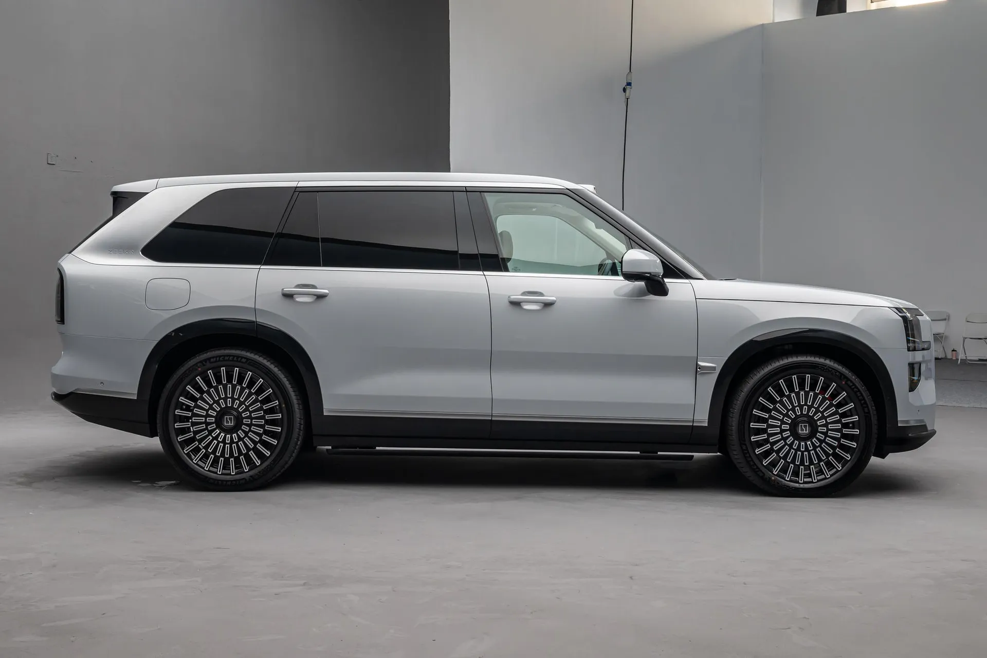  9X Ultra 55kWh 6-Seater
