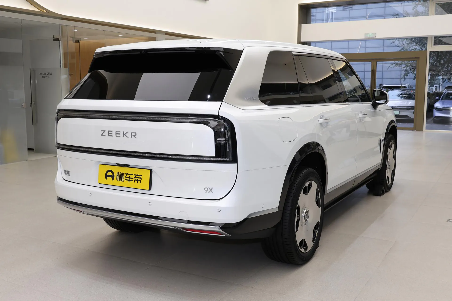  9X Ultra 55kWh 6-Seater