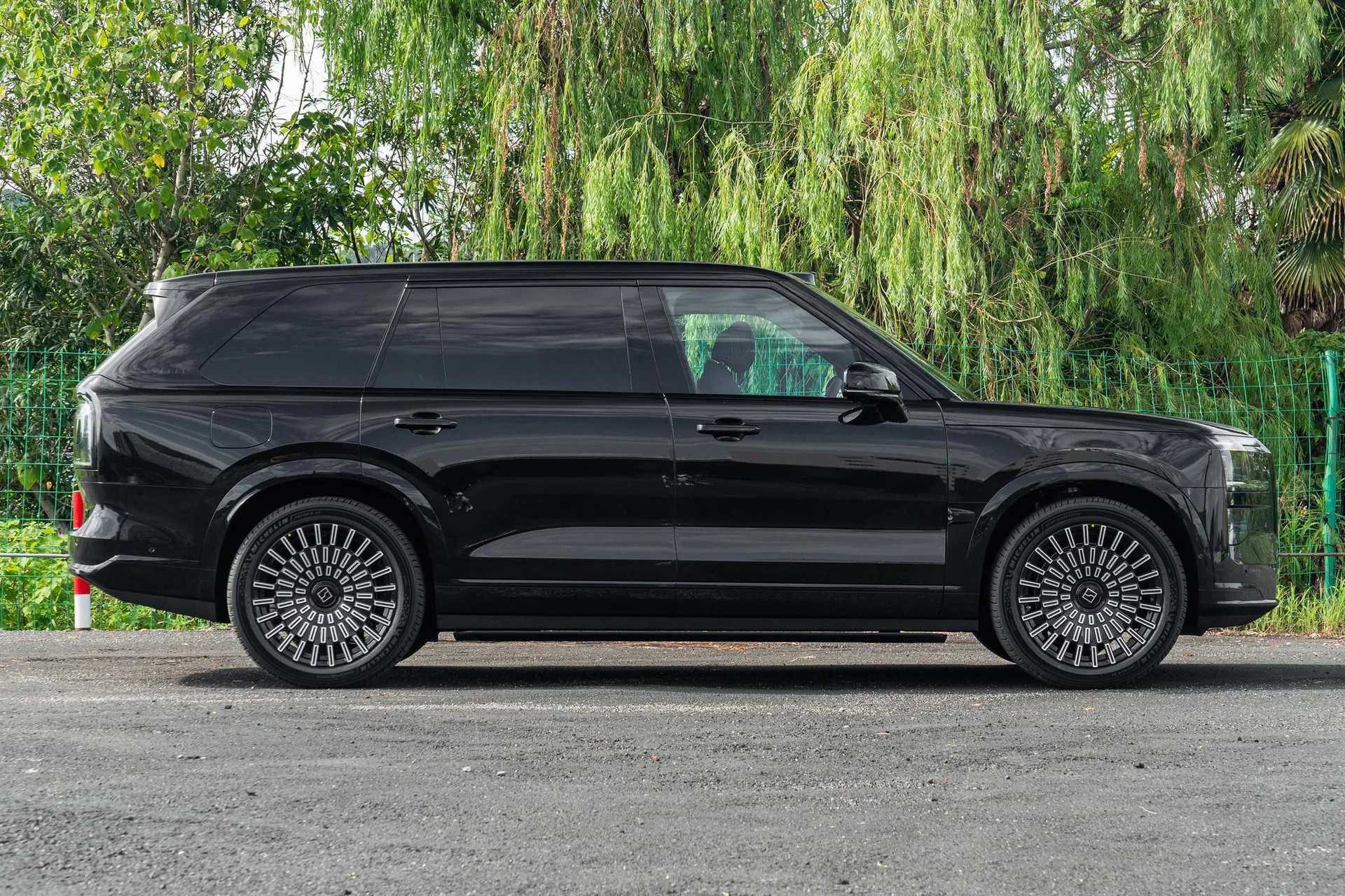  9X Ultra 70kWh 6-Seater