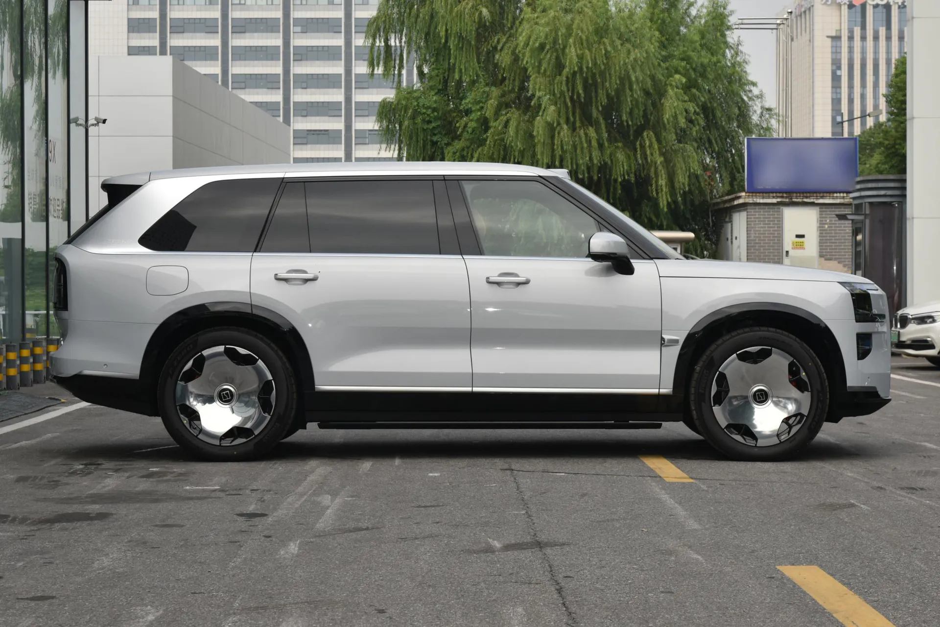  9X Ultra 70kWh 6-Seater