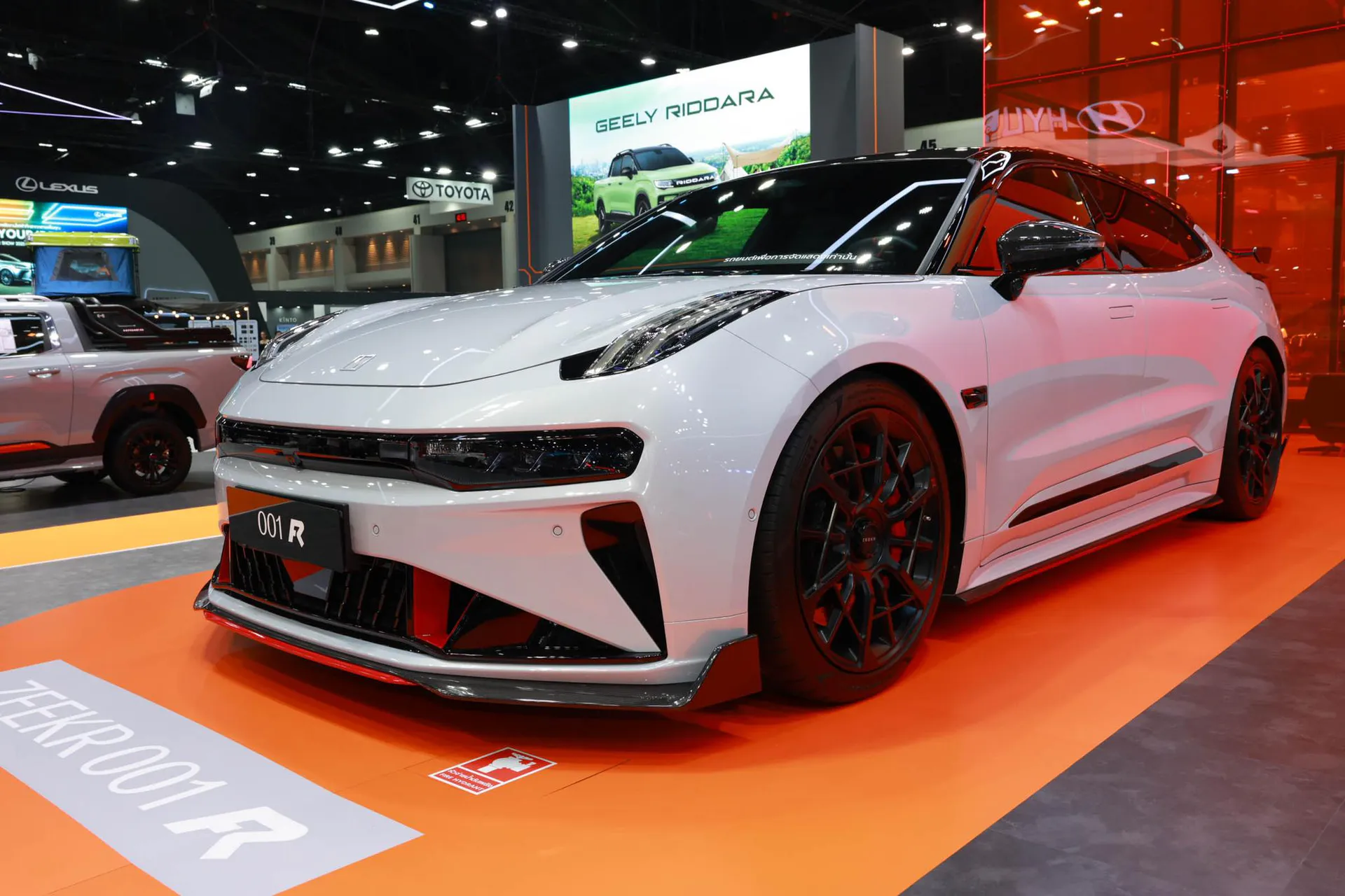 Хэтчбек Zeekr 001 FR 100kWh AWD (2025)