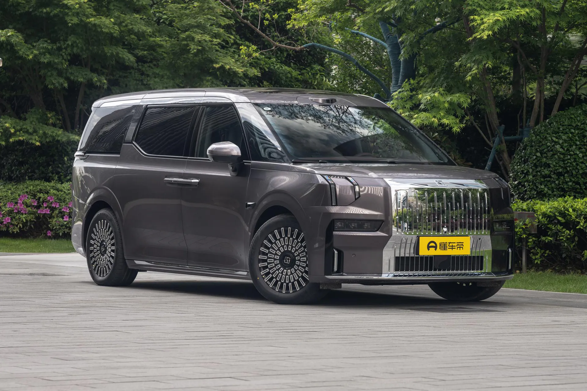  009 7-Seater Ultra+ Qijia AWD