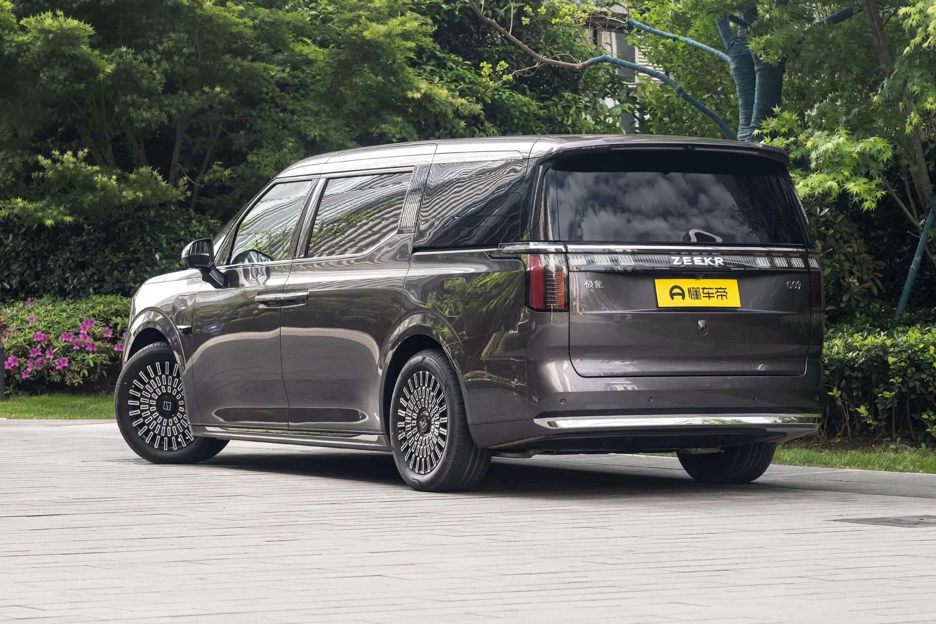  009 7-Seater Ultra+ Qijia AWD