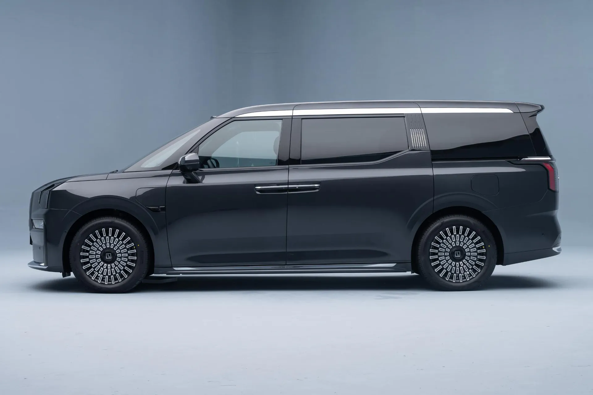  009 7-Seater Ultra+ Qijia AWD