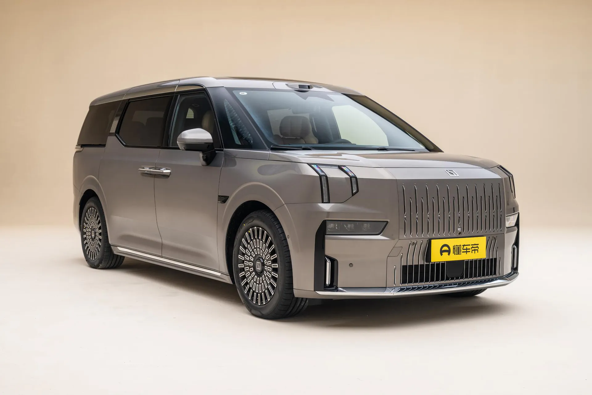  009 7-Seater Ultra+ Qijia AWD