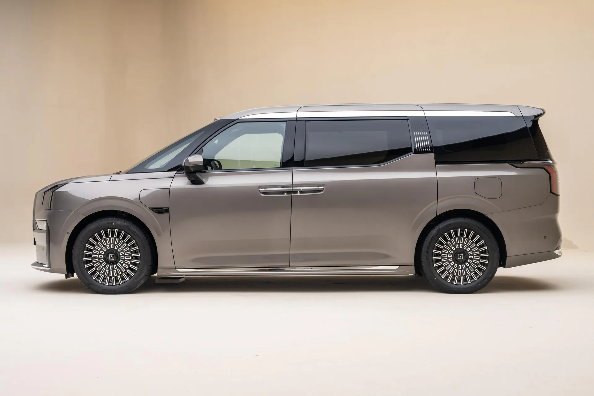  009 7-Seater Ultra+ Qijia AWD