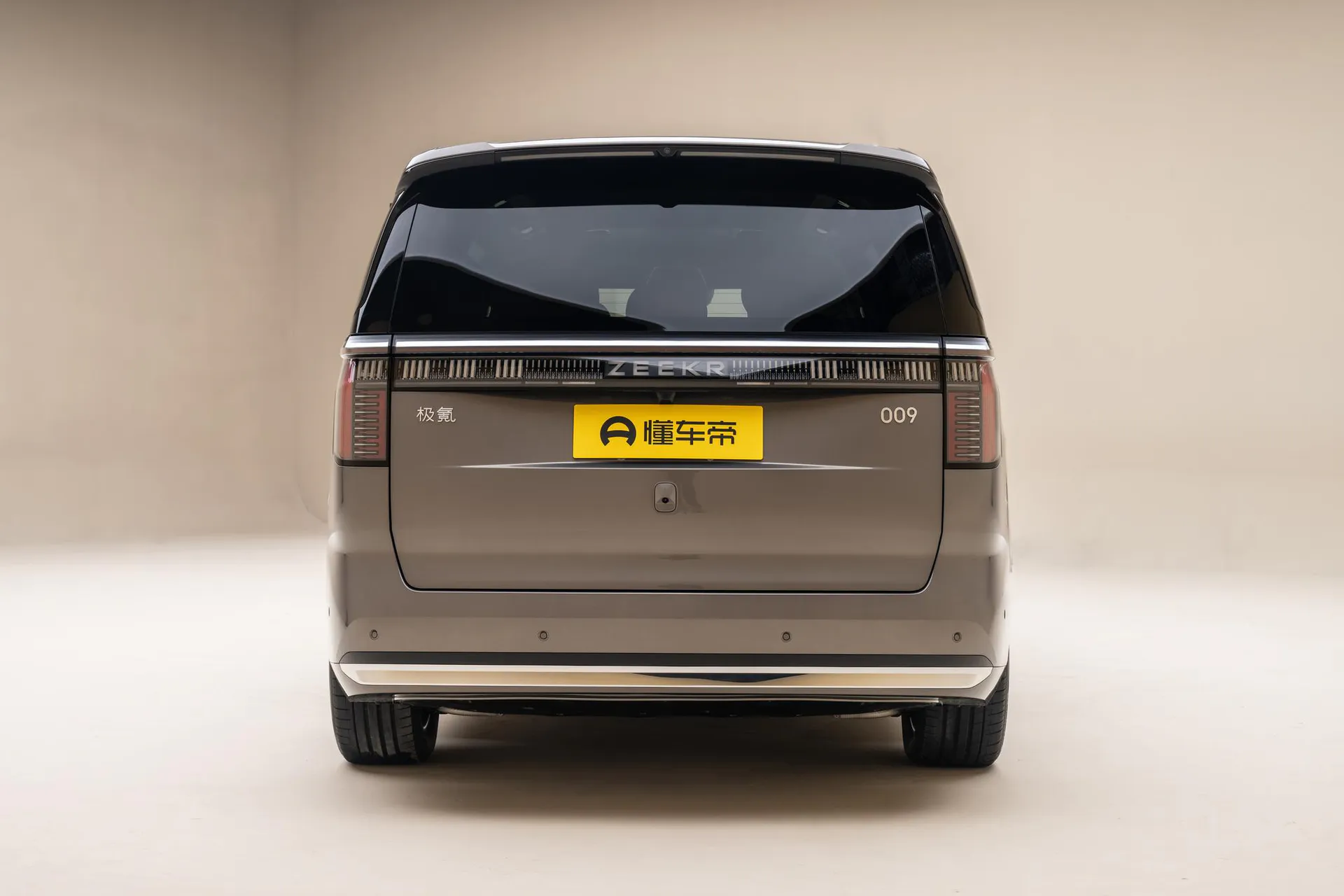  009 7-Seater Ultra+ Qijia AWD