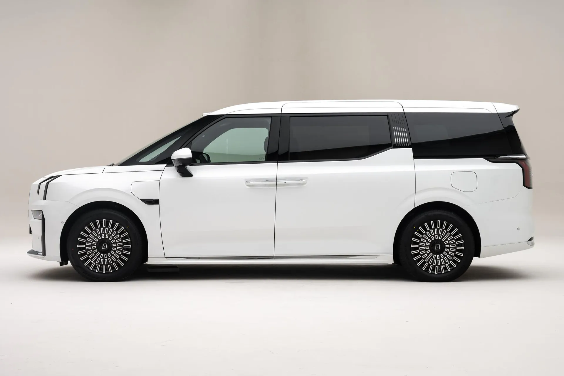  009 7-Seater Ultra+ Qijia AWD