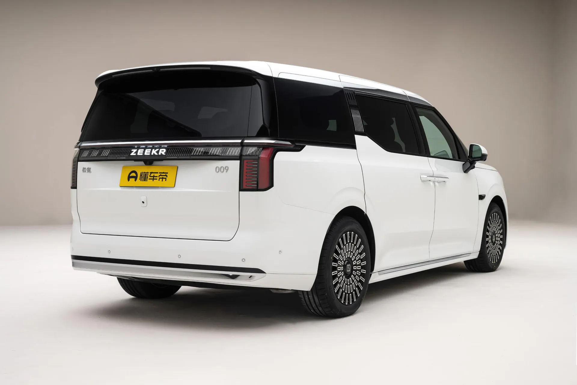  009 7-Seater Ultra+ Qijia AWD