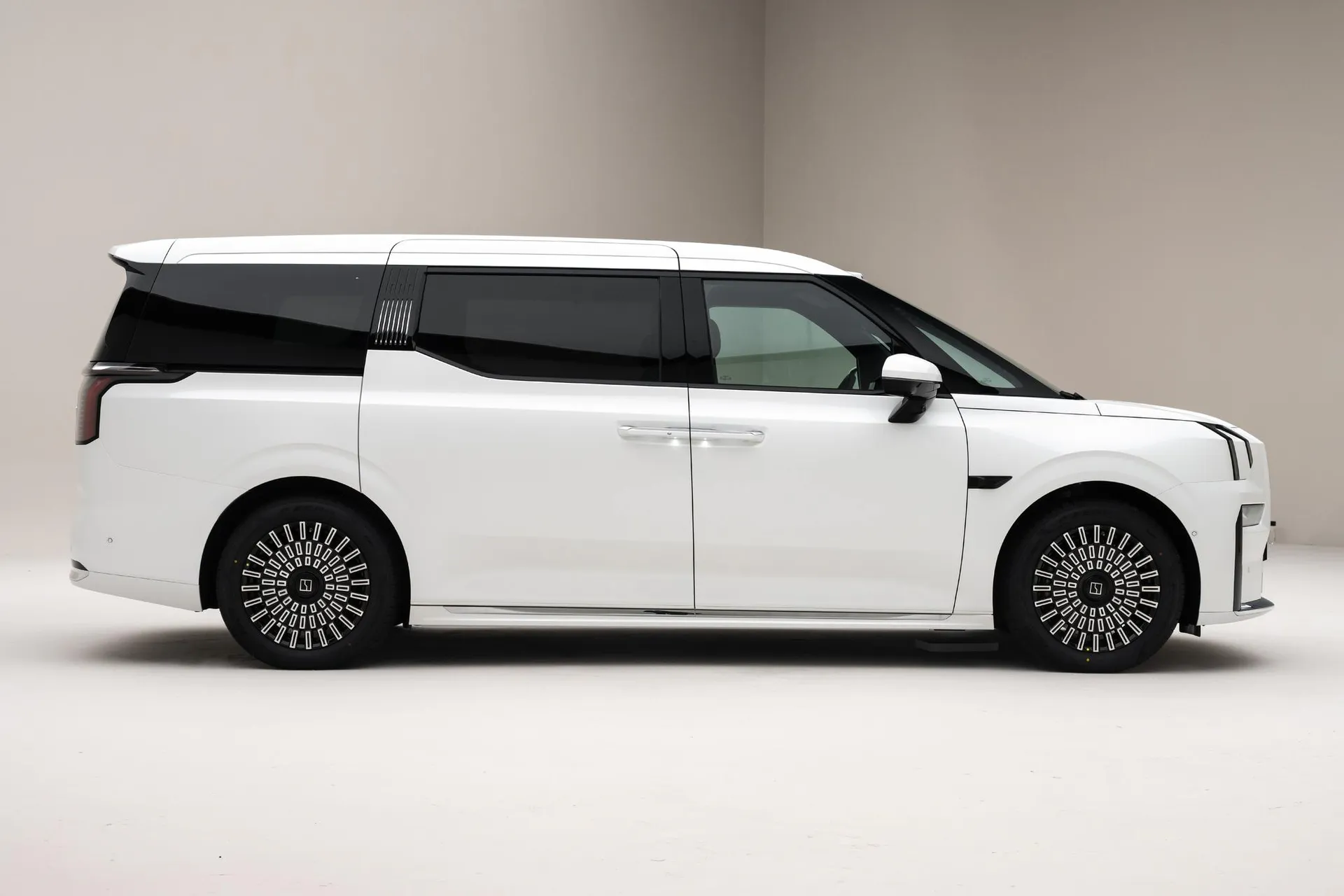  009 7-Seater Ultra+ Qijia AWD
