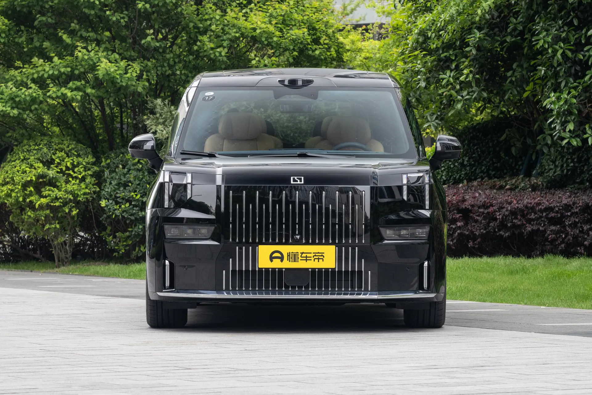  009 6-Seater Ultra+ Executive AWD