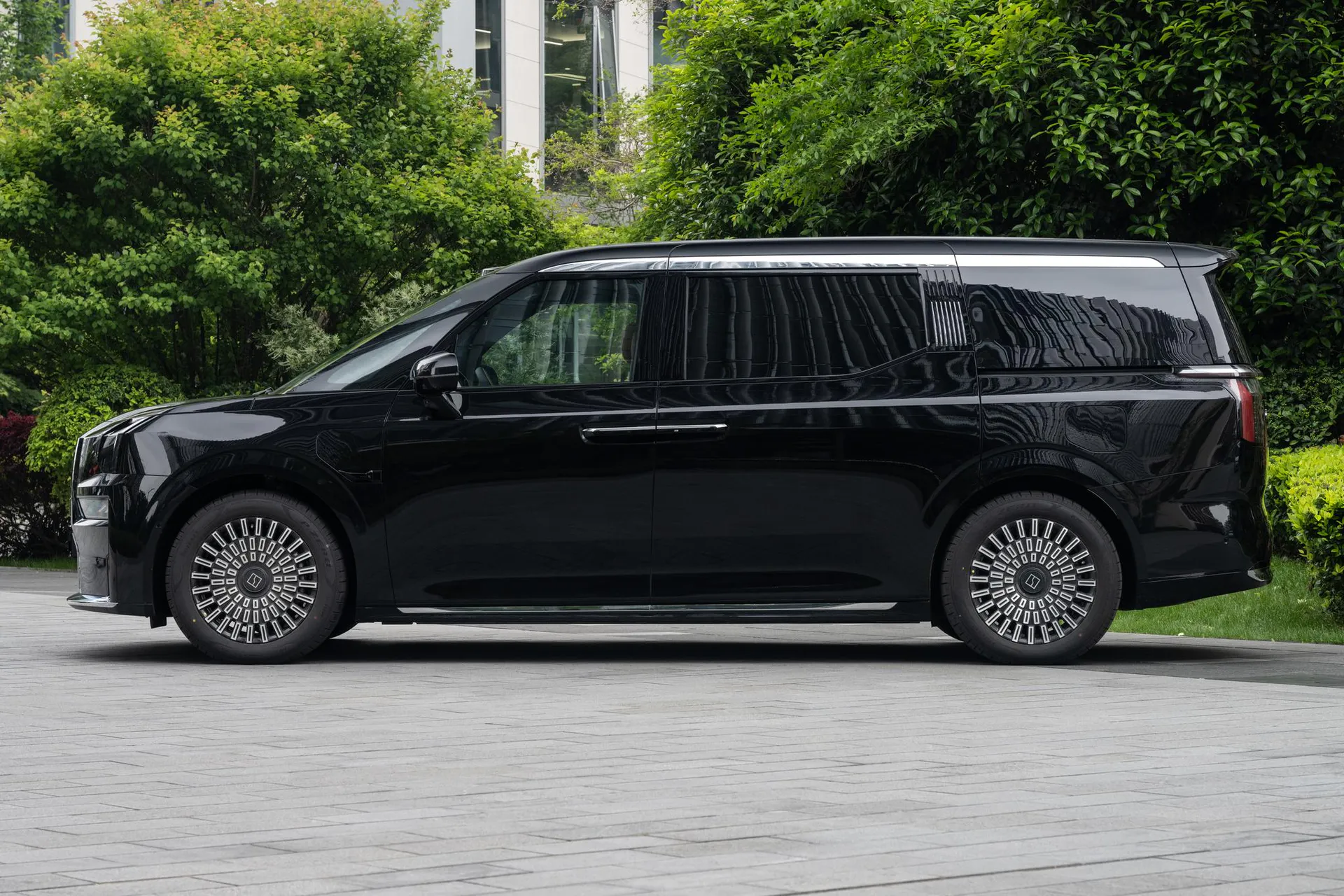  009 6-Seater Ultra+ Executive AWD