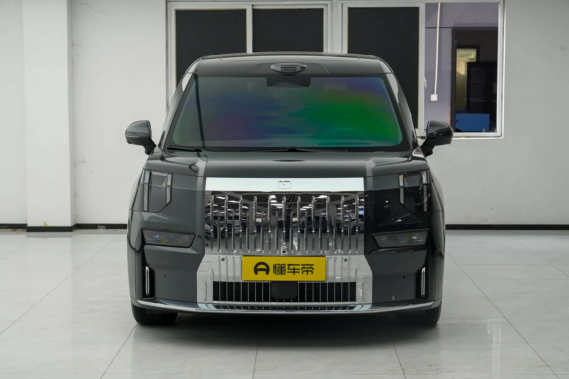  009 6-Seater Ultra+ Executive AWD