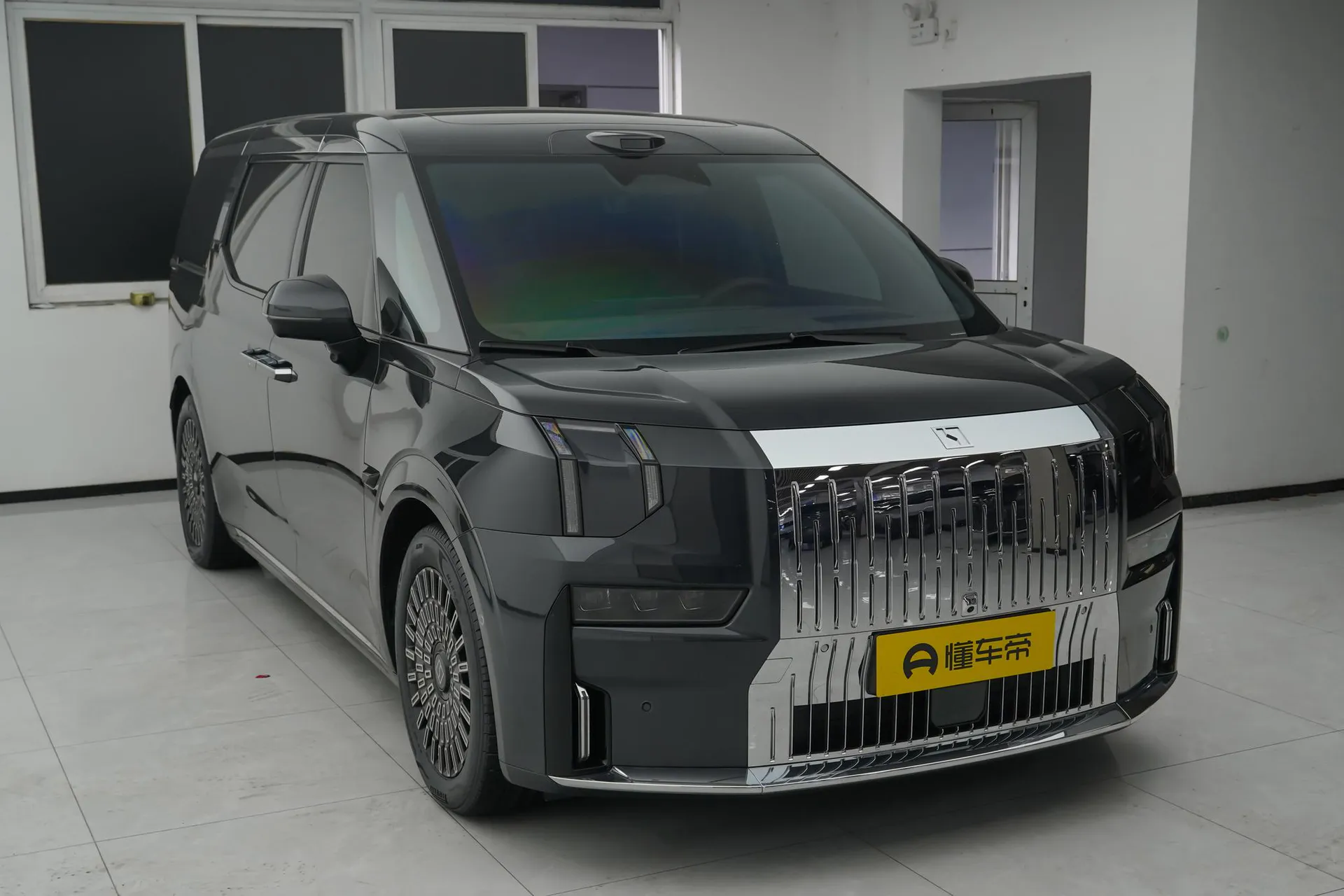  009 6-Seater Ultra+ Executive AWD