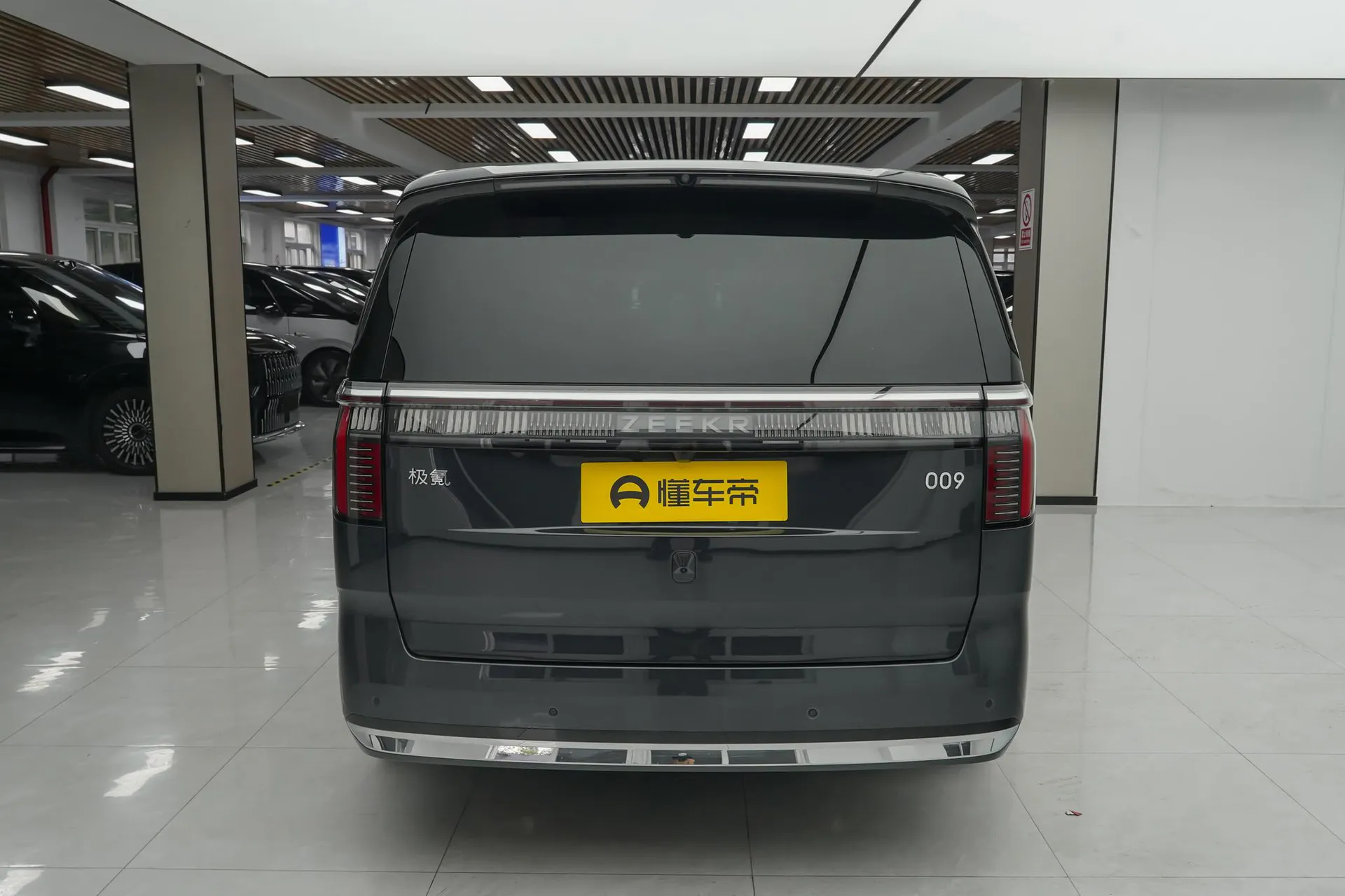  009 6-Seater Ultra+ Executive AWD