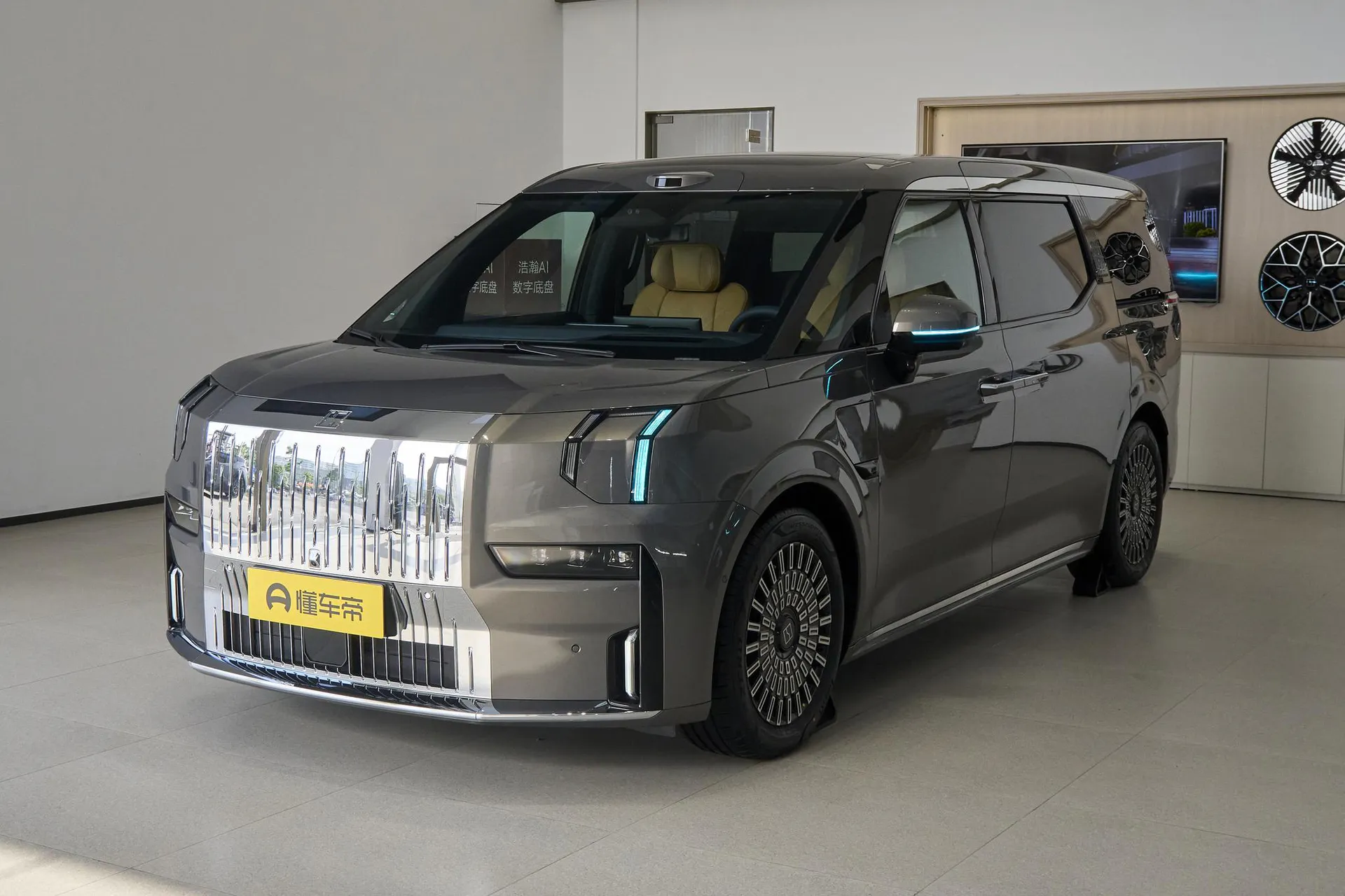  009 6-Seater Ultra+ Executive AWD