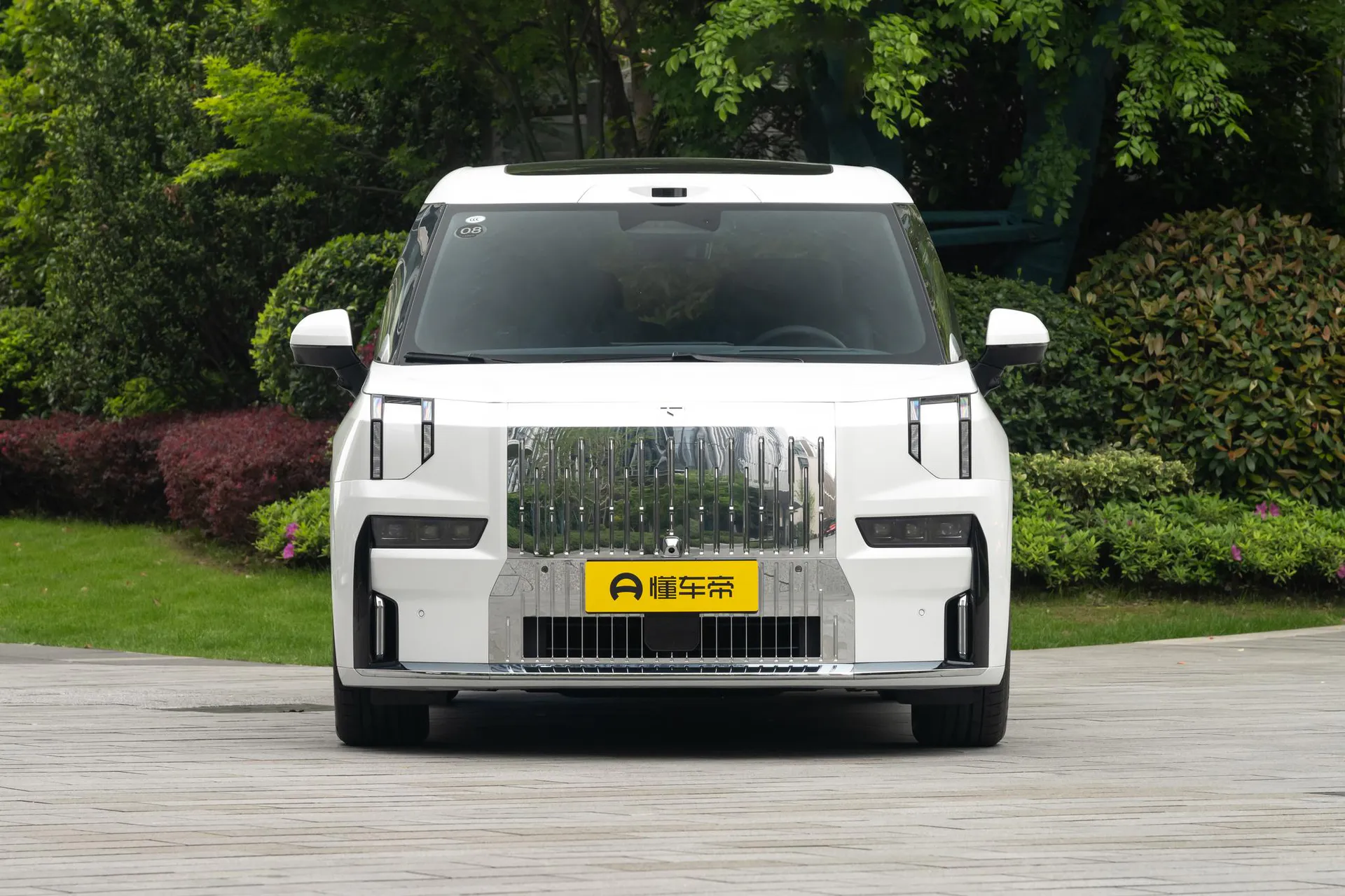  009 6-Seater Ultra+ Executive AWD