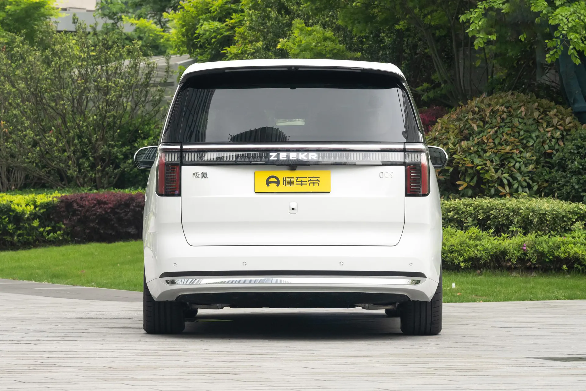  009 6-Seater Ultra+ Executive AWD