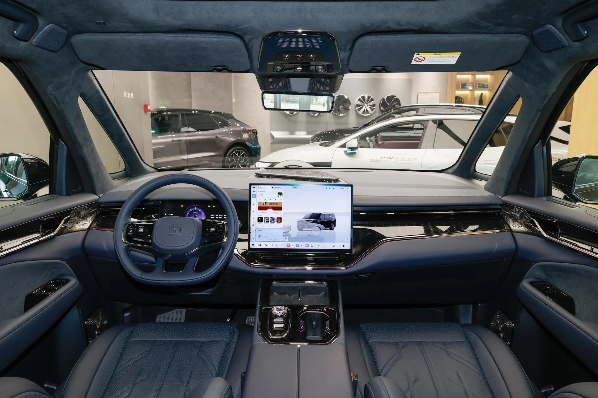  009 6-Seater Ultra+ Executive AWD