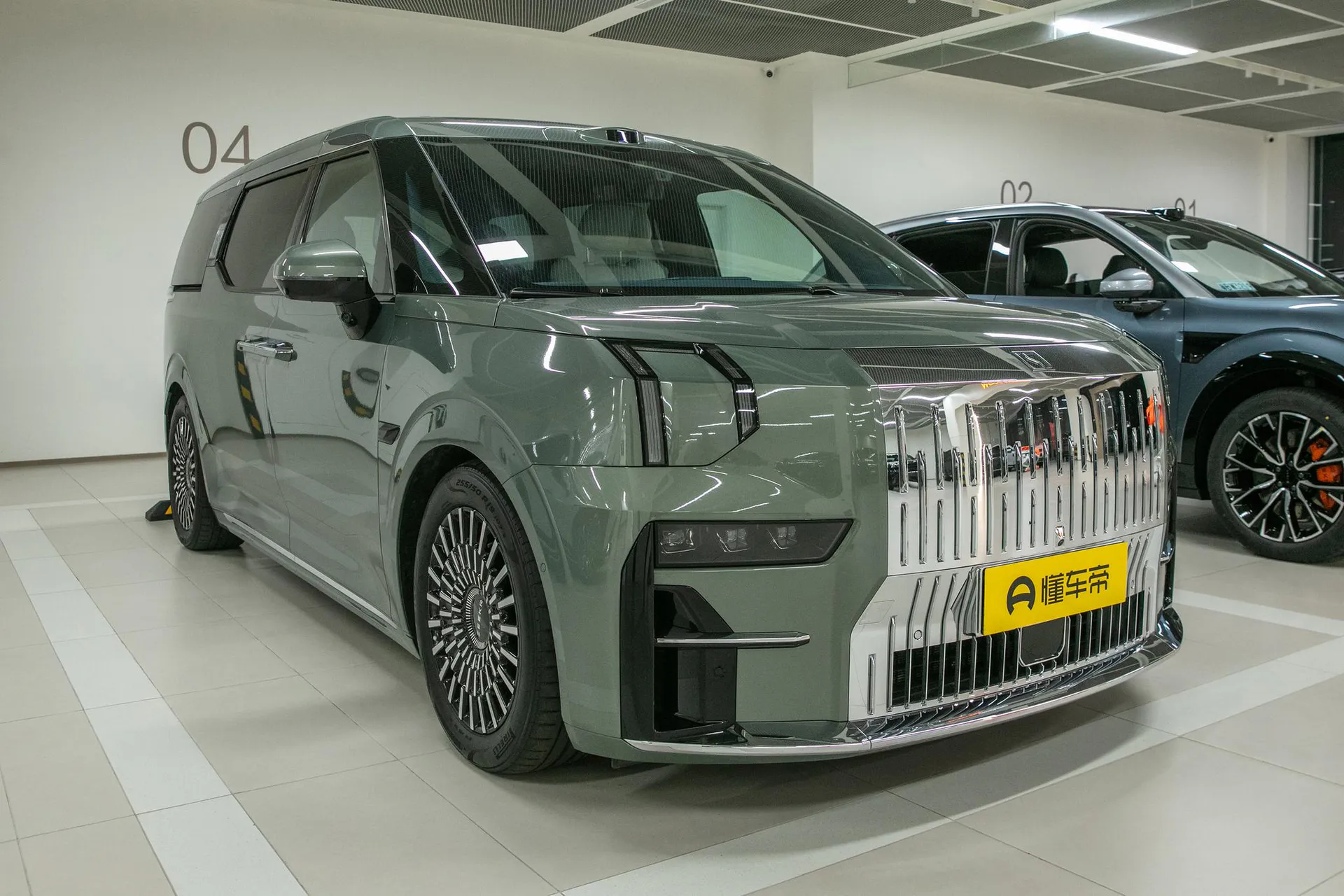  009 7-Seater Aisle RWD 108kWh